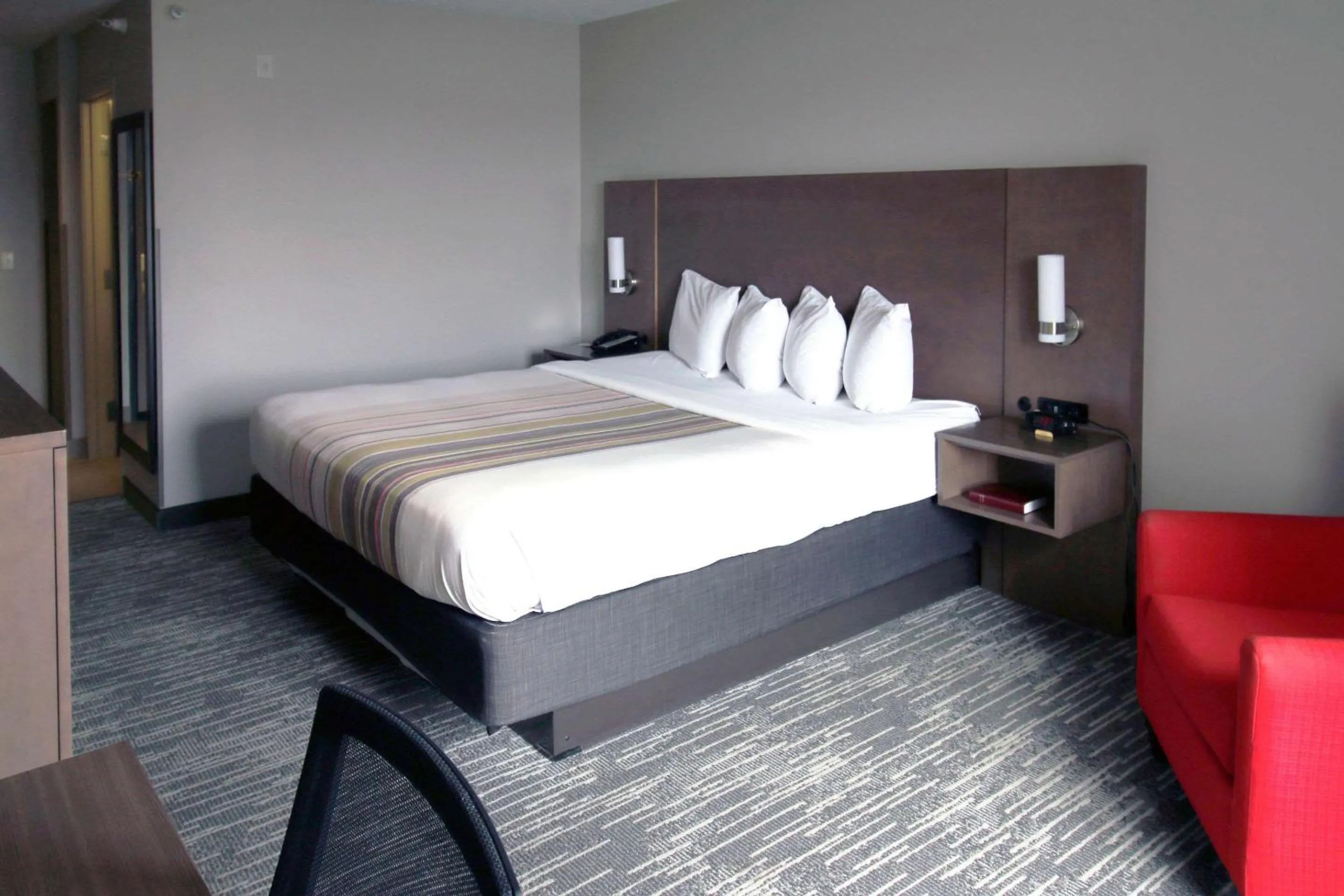 Bedroom, Bed in Country Inn & Suites by Radisson, Council Bluffs, IA
