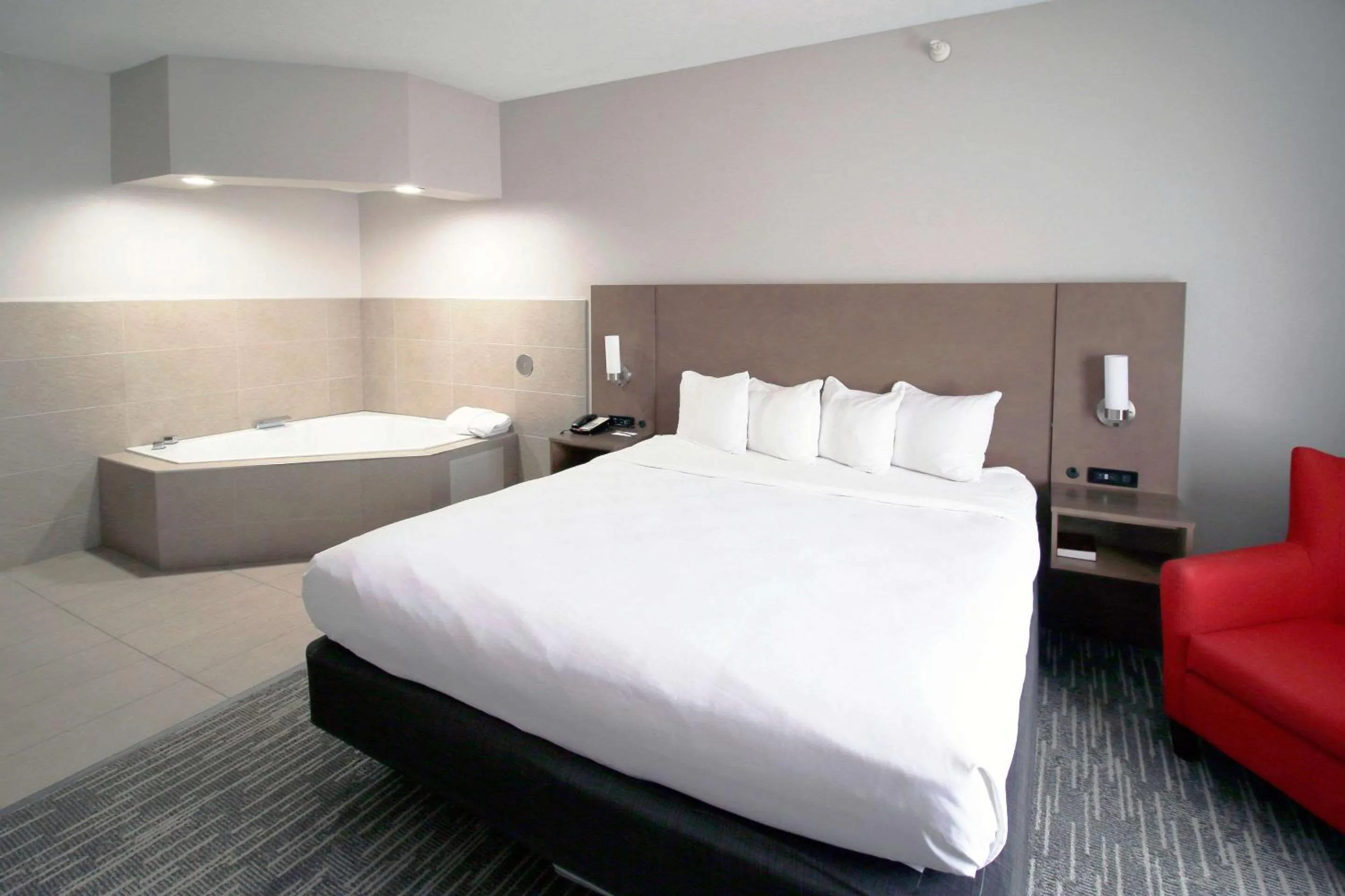 Bedroom, Bed in Country Inn & Suites by Radisson, Council Bluffs, IA