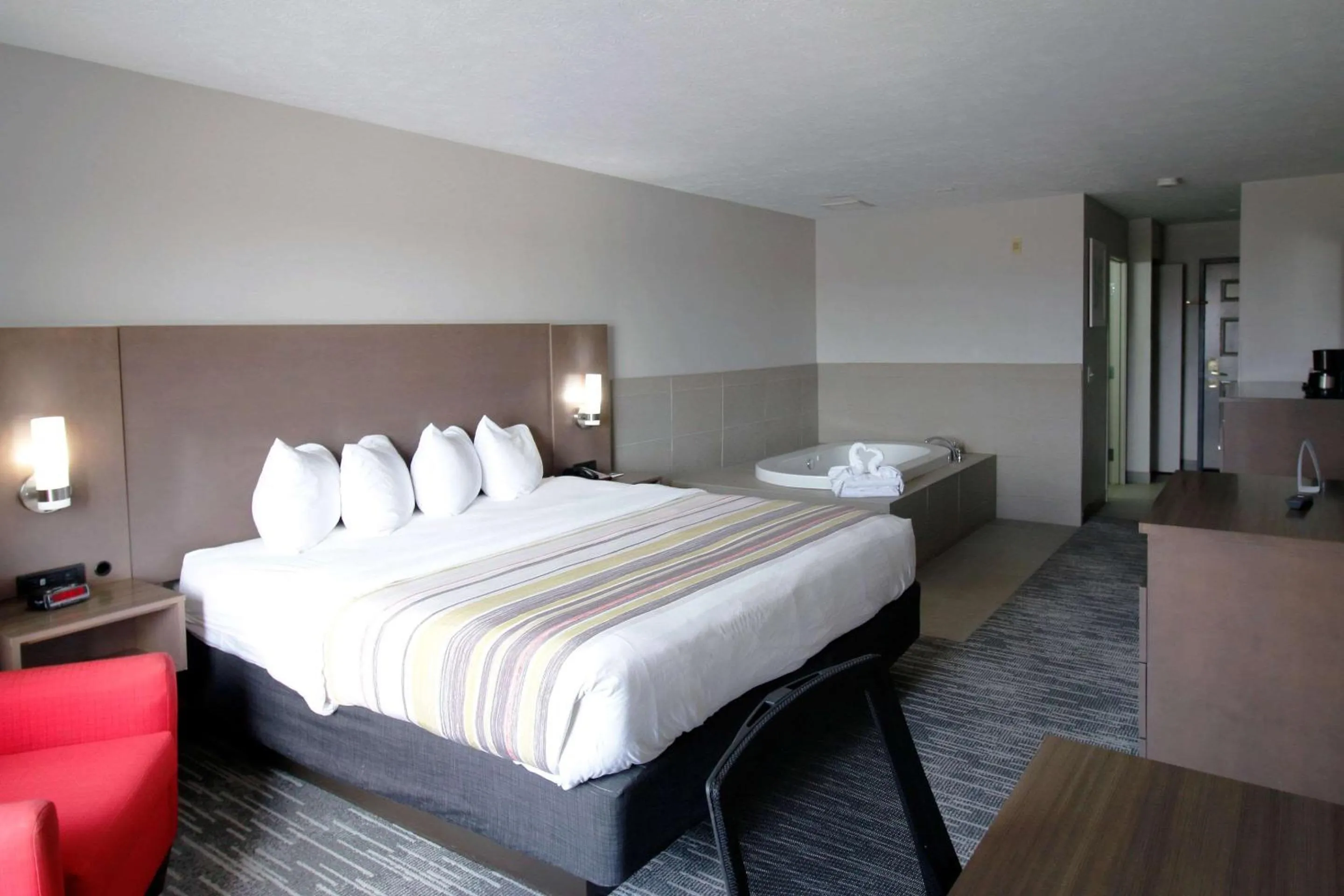 Bedroom, Bed in Country Inn & Suites by Radisson, Council Bluffs, IA