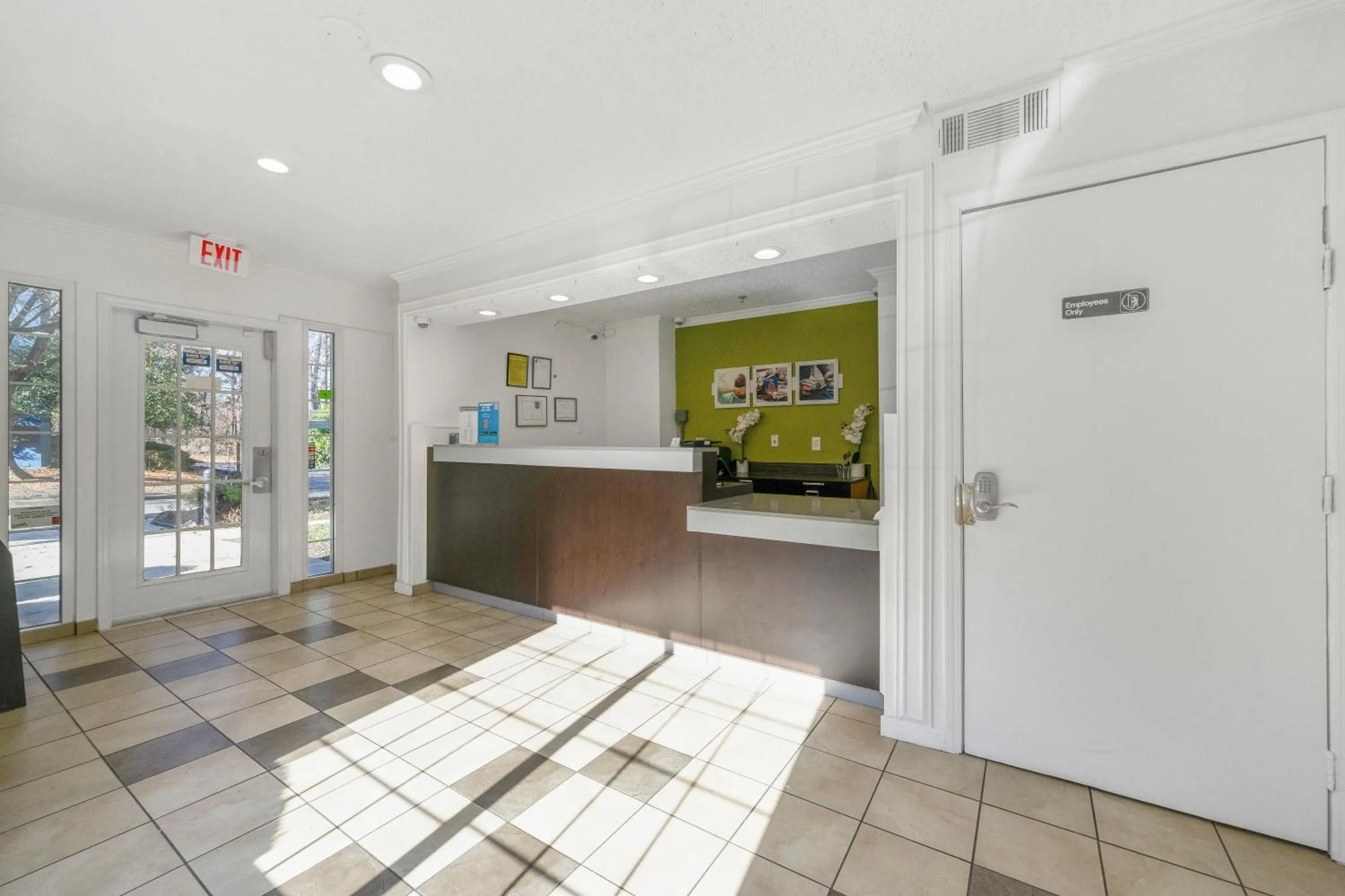 Lobby or reception in Studio 6-Tucker, GA - Atlanta Northlake