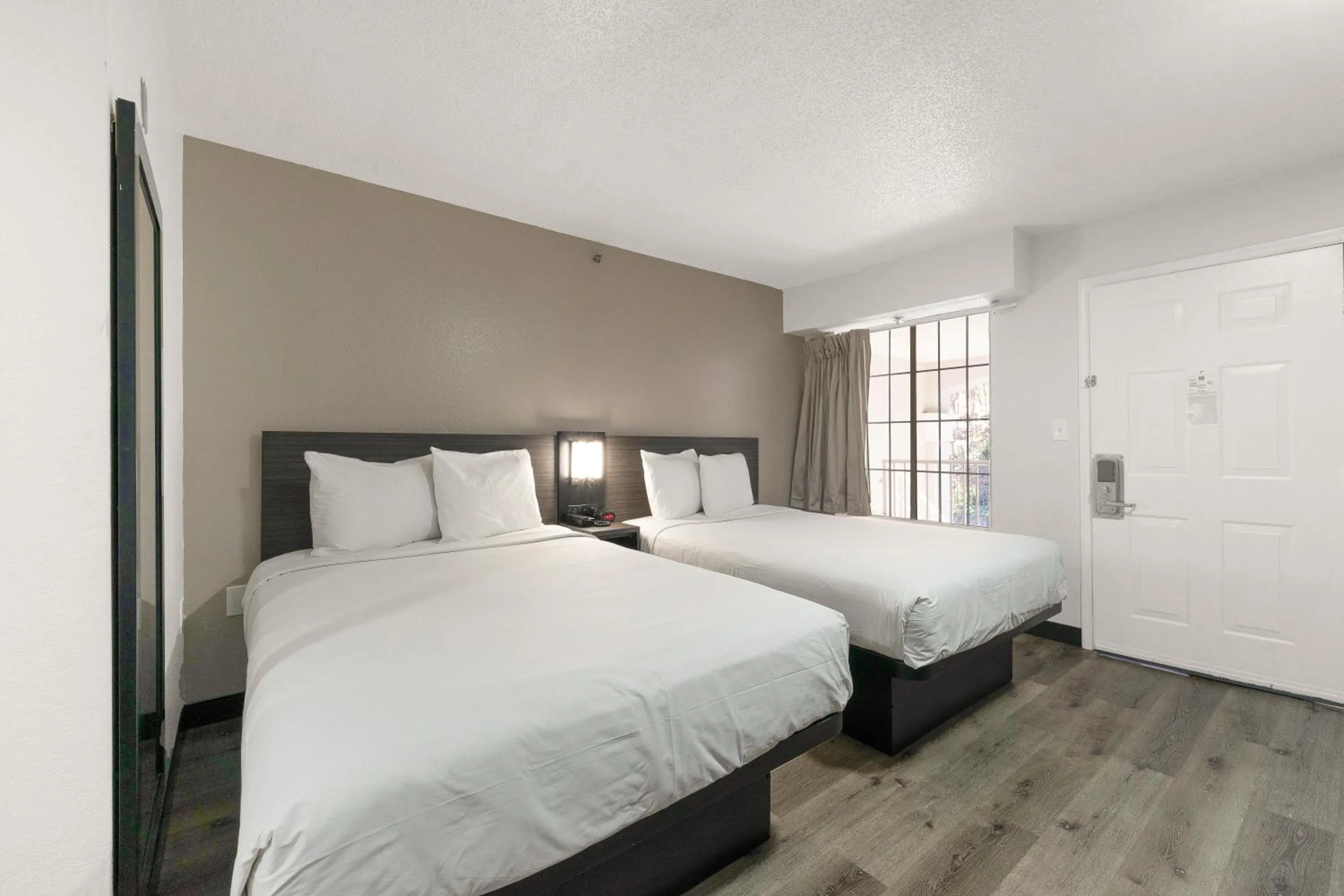 Bedroom, Bed in Studio 6-Tucker, GA - Atlanta Northlake