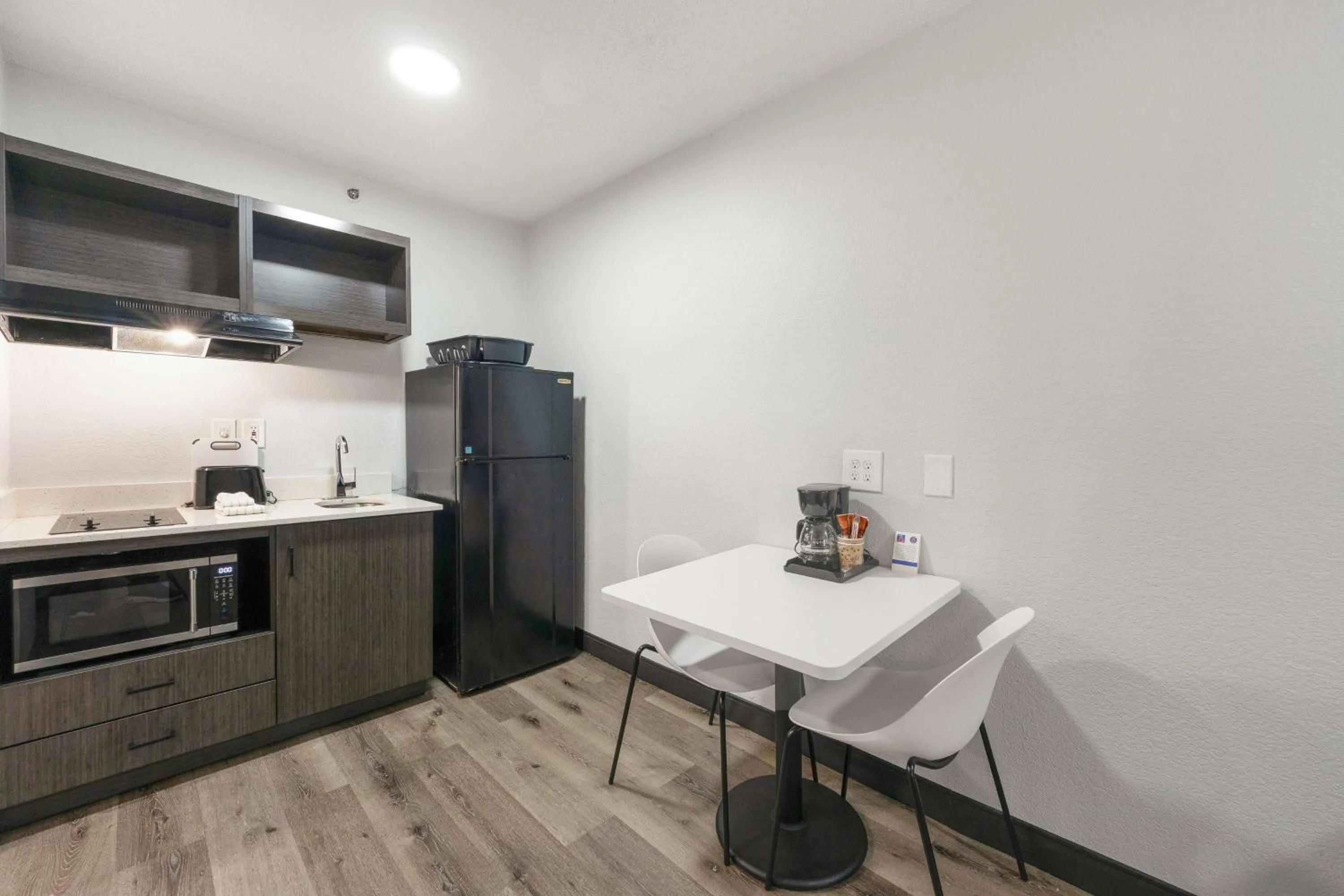 Kitchen or kitchenette in Studio 6-Tucker, GA - Atlanta Northlake