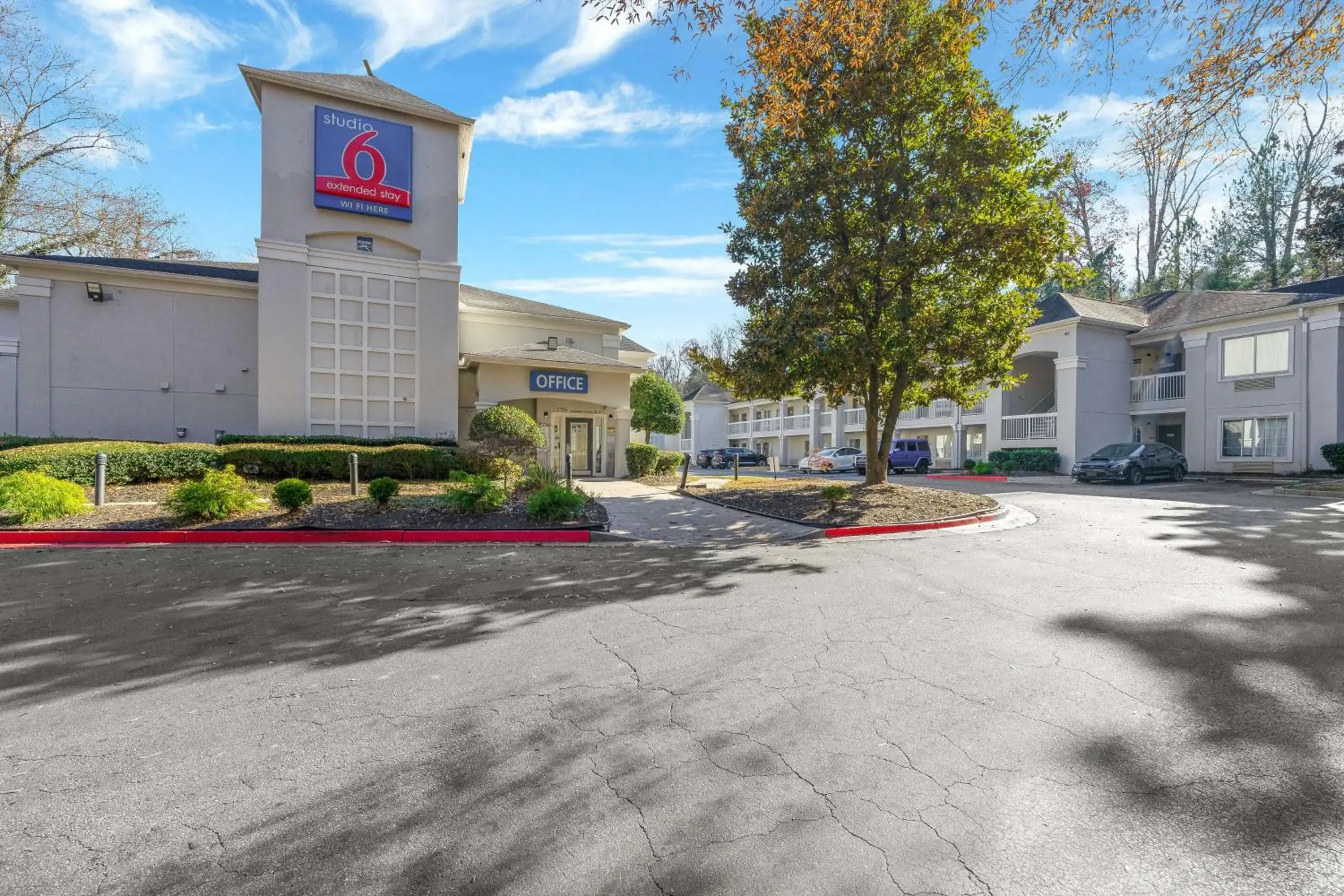 Property building in Studio 6-Tucker, GA - Atlanta Northlake Property building in Studio 6-Tucker, GA - Atlanta Northlake