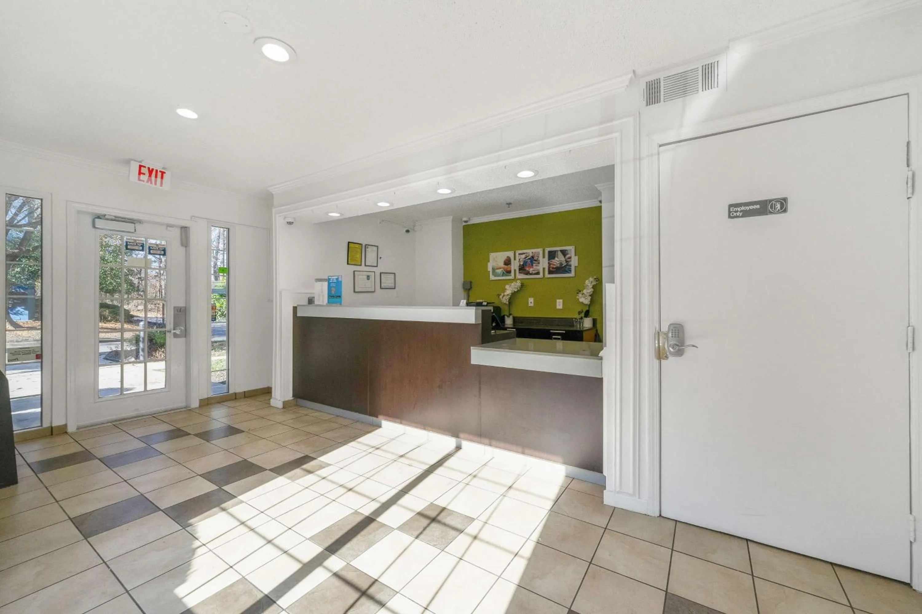 Lobby or reception in Studio 6-Tucker, GA - Atlanta Northlake