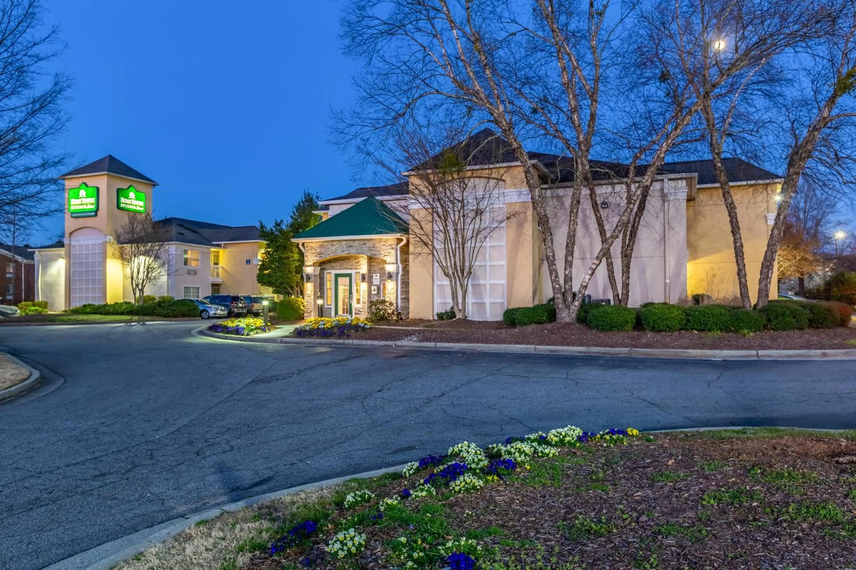 Property building in HomeTowne Studios by Red Roof - Atlanta NE - Peachtree Corners