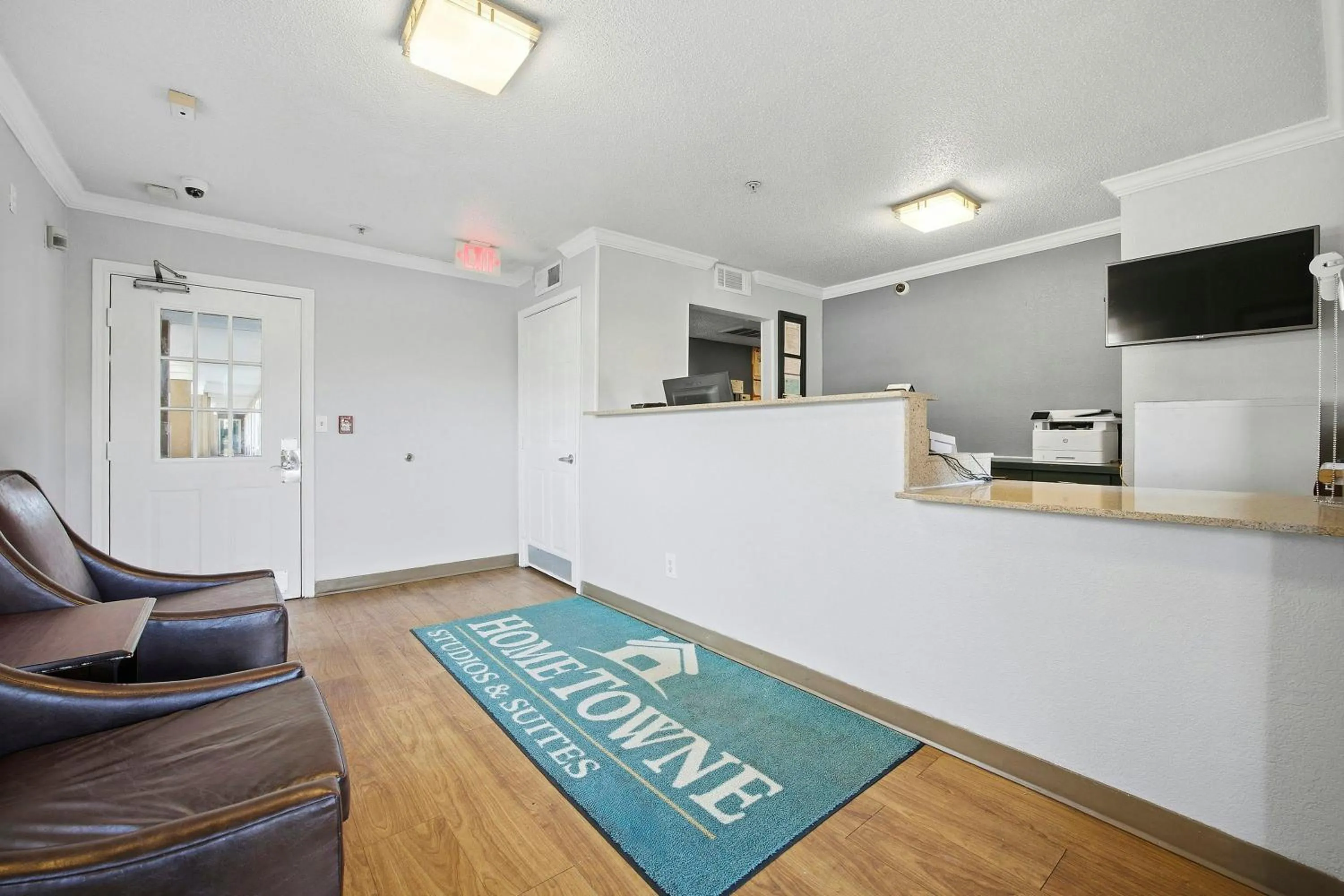 Lobby or reception in HomeTowne Studios by Red Roof Atlanta - Peachtree Corners