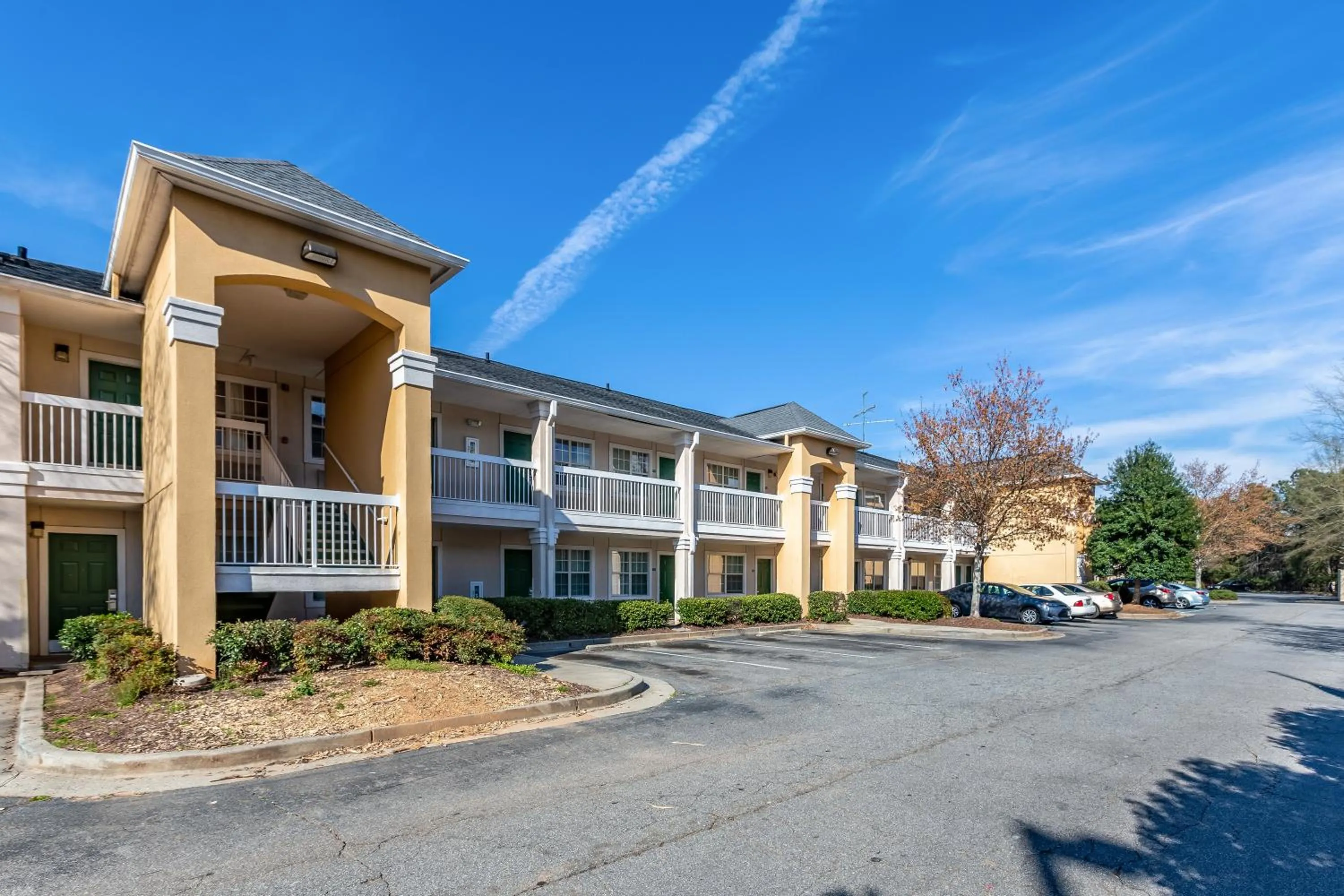 Property building in HomeTowne Studios by Red Roof - Atlanta NE - Peachtree Corners