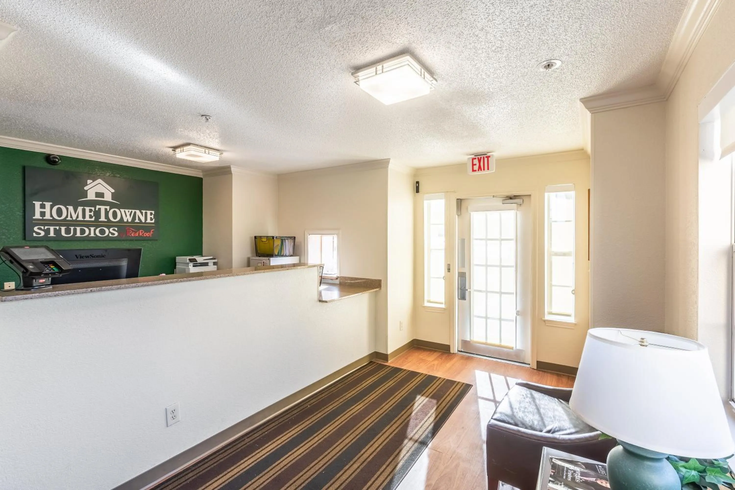 Lobby or reception in HomeTowne Studios by Red Roof - Atlanta NE - Peachtree Corners