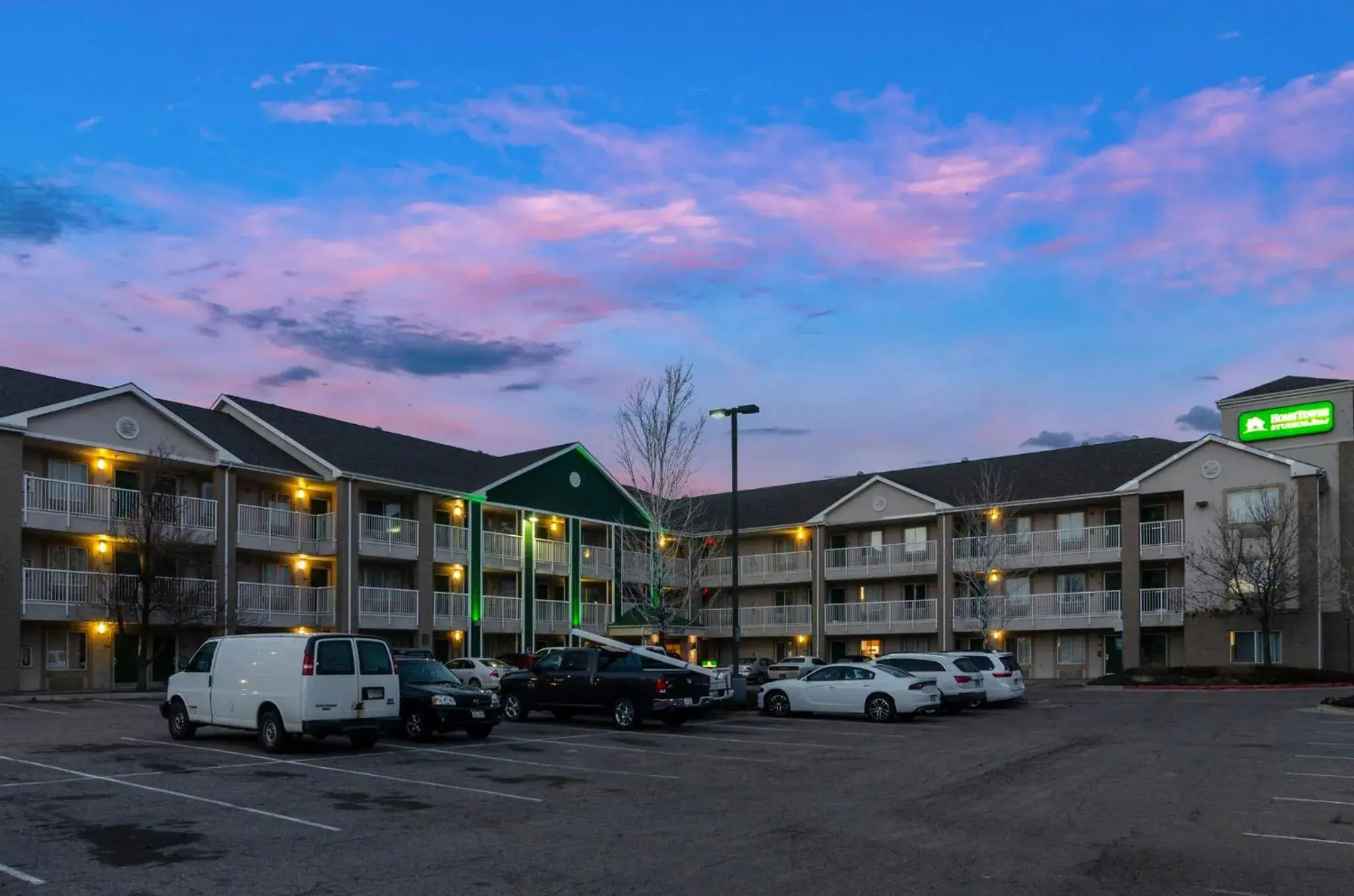 Property building in HomeTowne Studios by Red Roof Denver - Airport/Aurora Property building in HomeTowne Studios by Red Roof Denver - Airport/Aurora