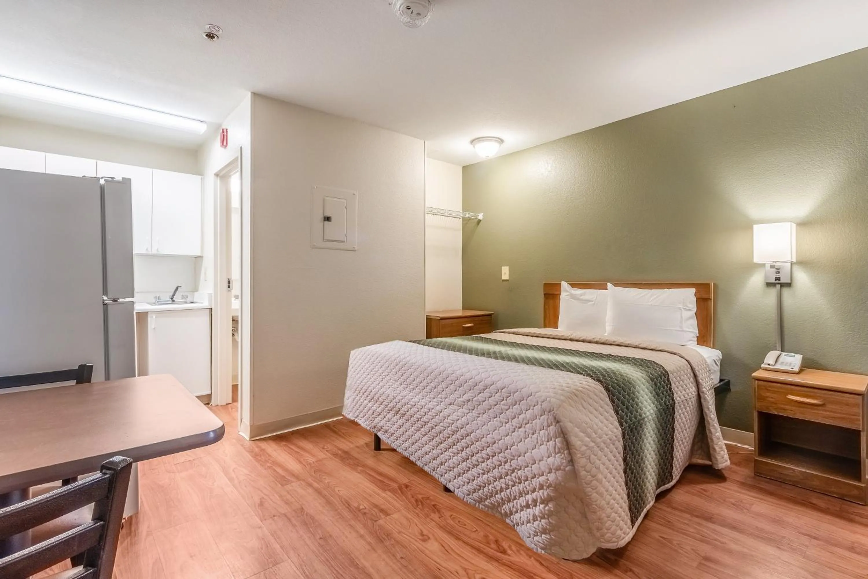 Photo of the whole room, Bed in Studio 51 Extended Stay Hotel