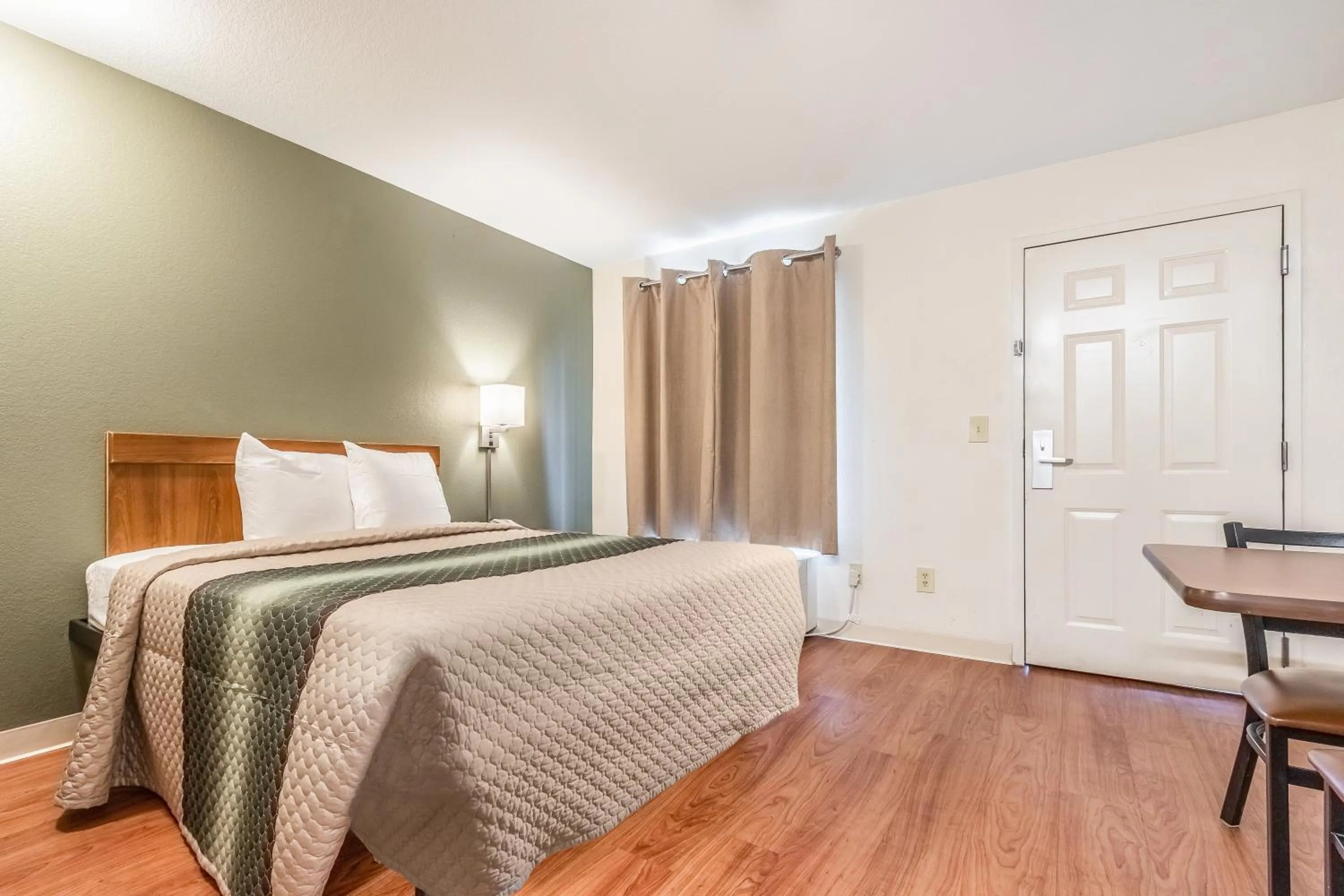 Photo of the whole room, Bed in Studio 51 Extended Stay Hotel