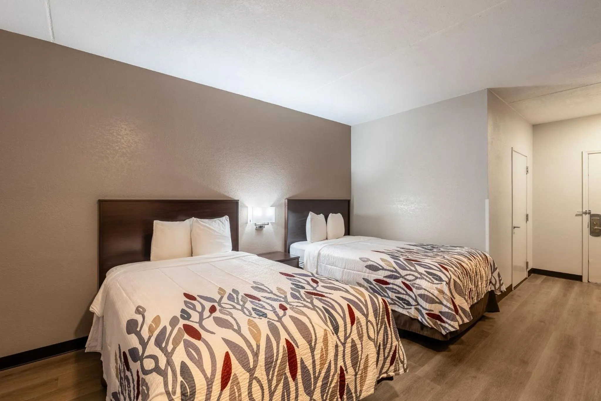 Photo of the whole room, Bed in Red Roof Inn Tucson North - Marana