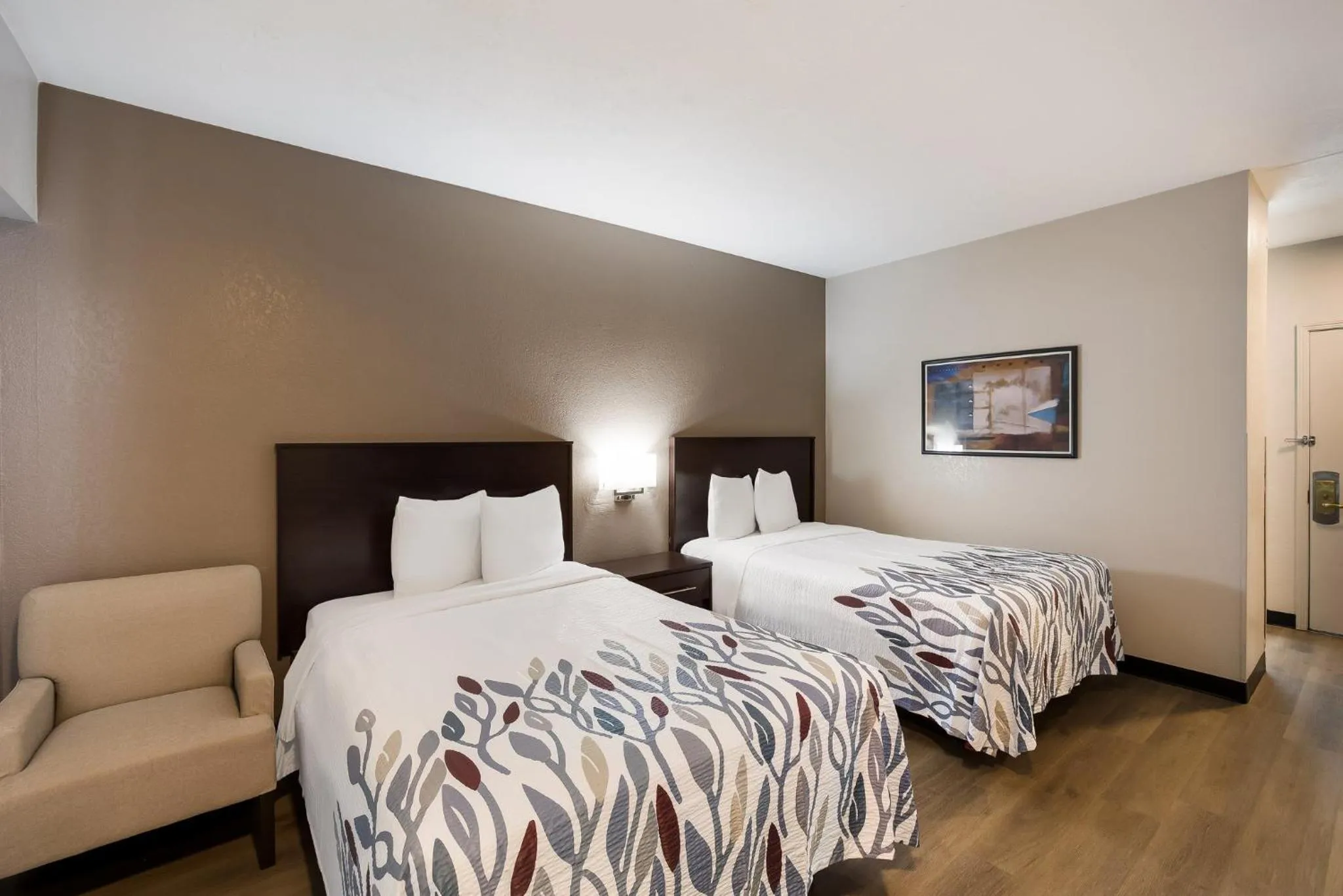 Photo of the whole room, Bed in Red Roof Inn Tucson North - Marana