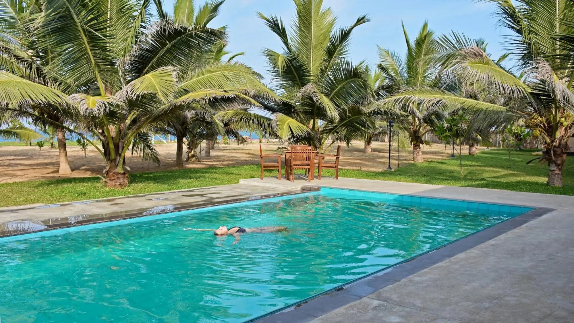 Swimming pool in Melheim Beach Kalpitiya