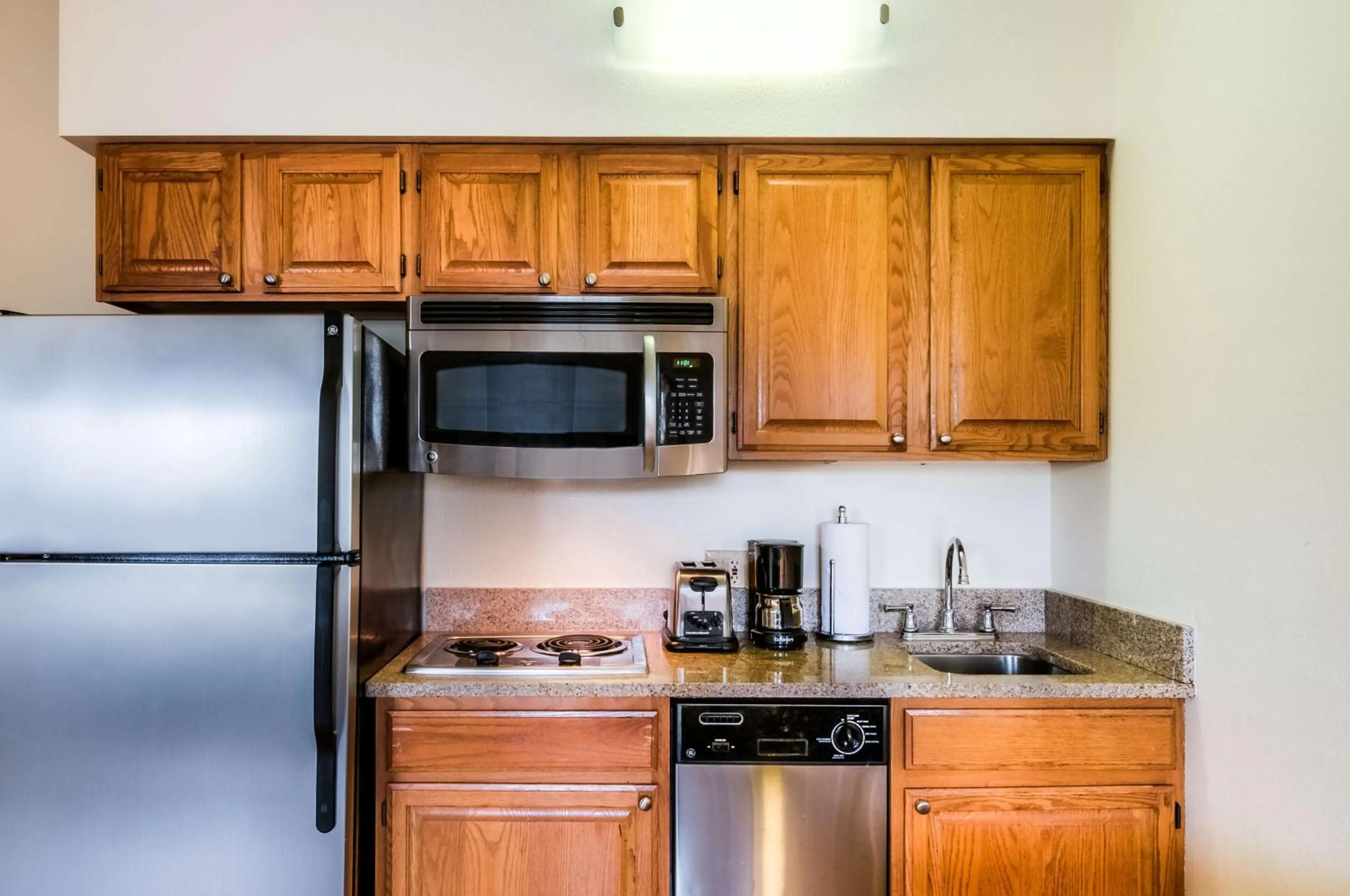 Photo of the whole room in Hyatt House Chicago Schaumburg