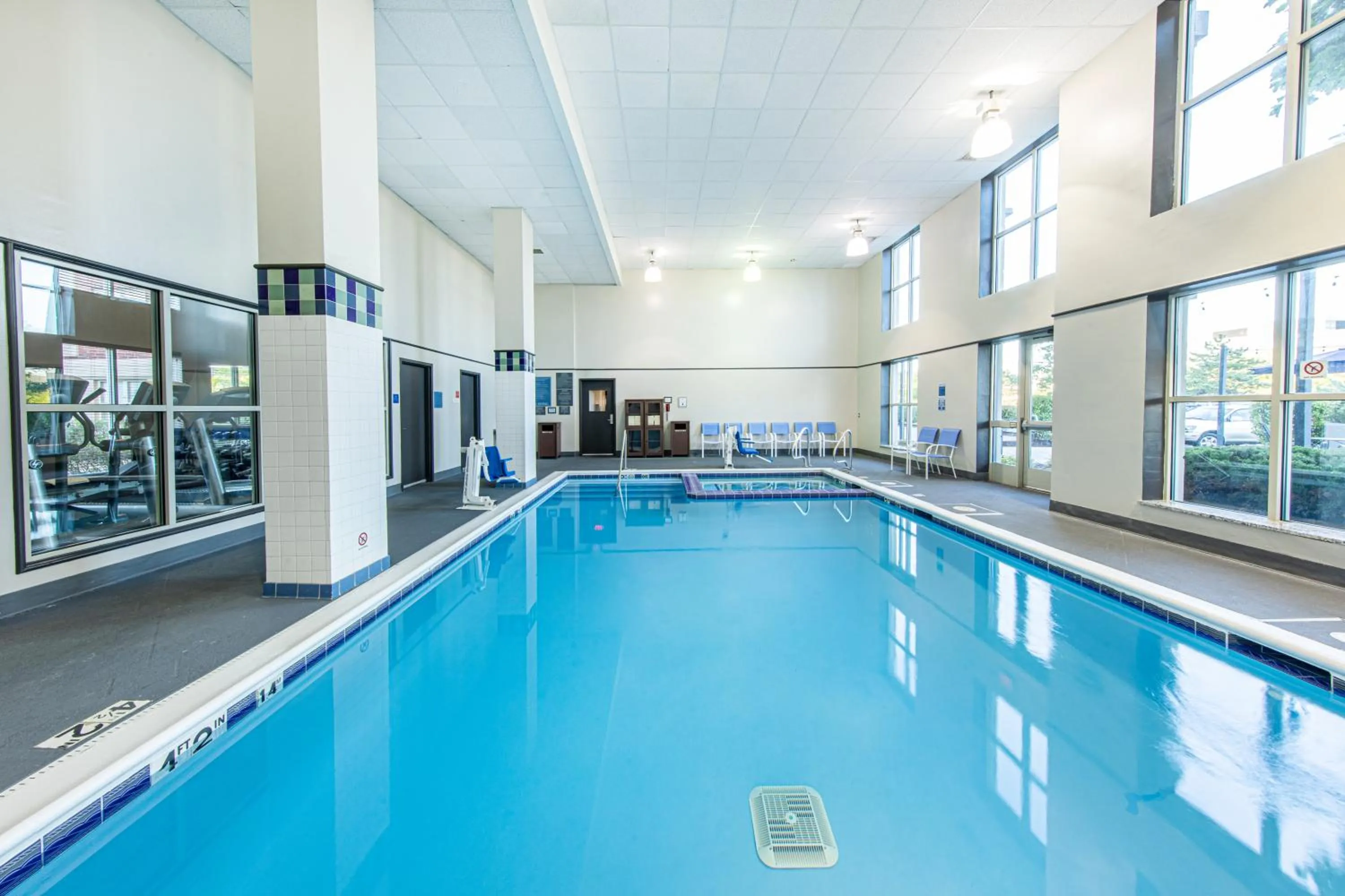 Swimming pool in Hyatt House Chicago Schaumburg