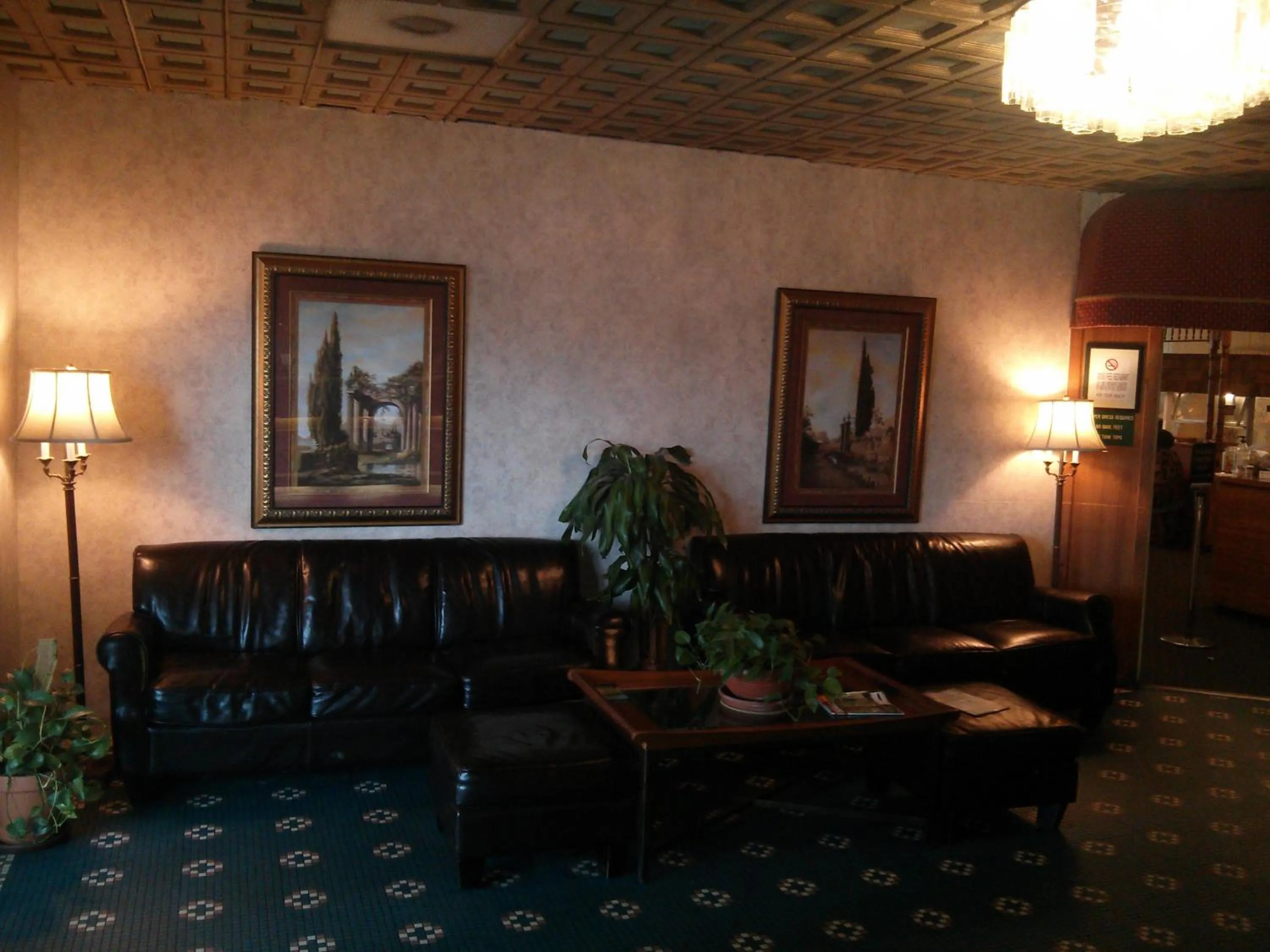 Seating area in Motel 6-Florence, SC