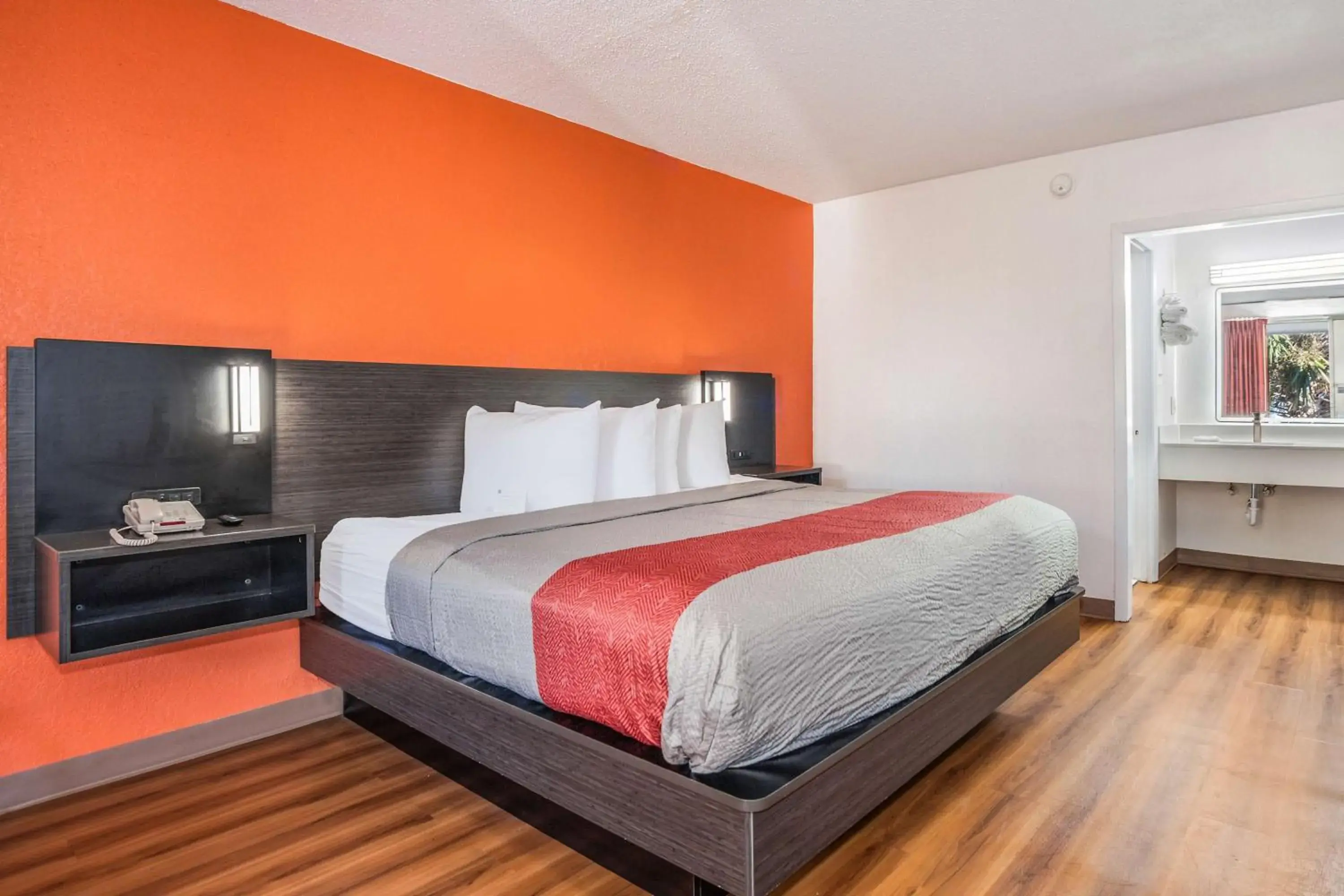 Deluxe King Room - Non-Smoking in Motel 6-Florence, SC Deluxe King Room - Non-Smoking in Motel 6-Florence, SC