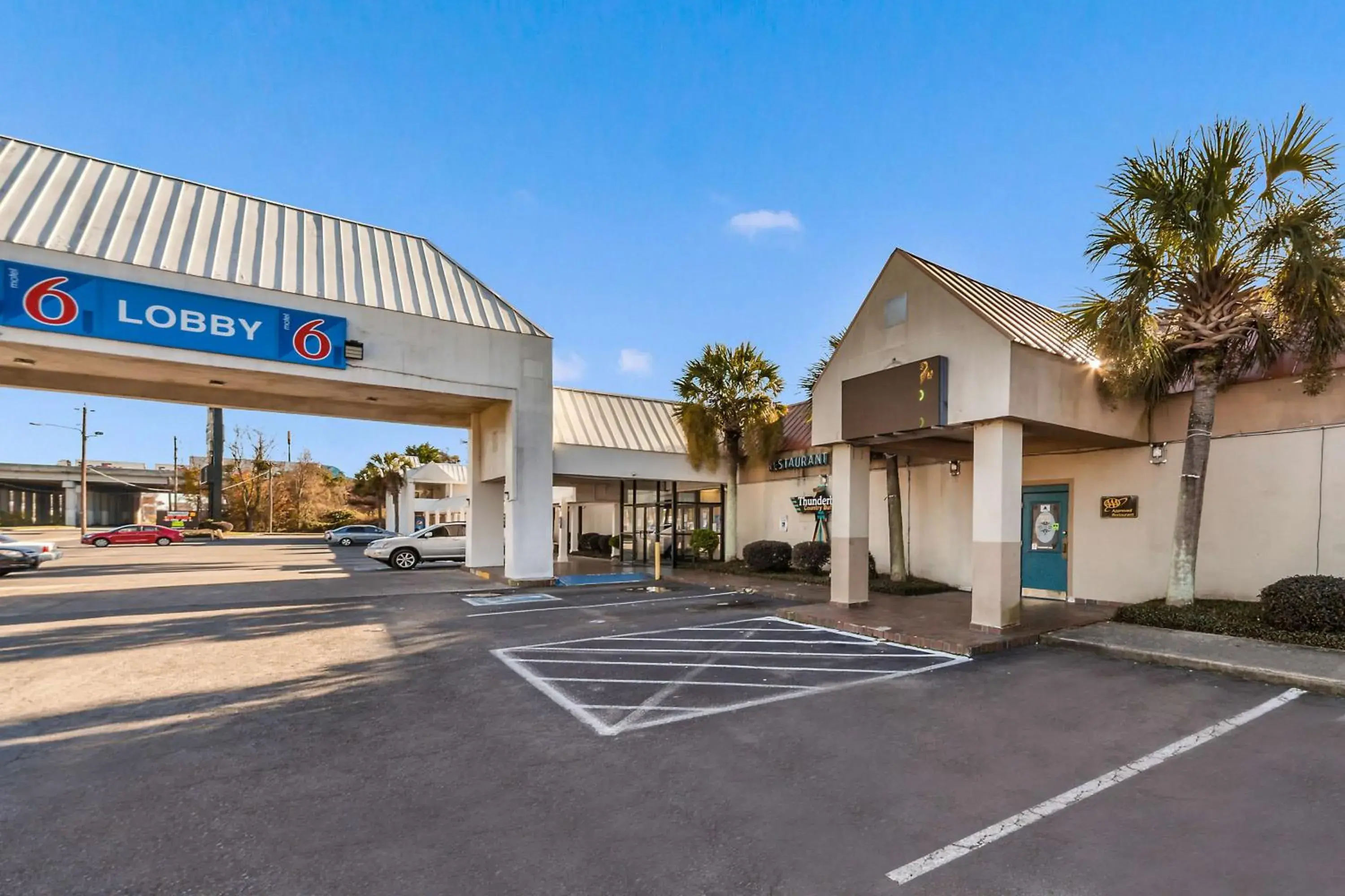 Property building in Motel 6-Florence, SC Property building in Motel 6-Florence, SC