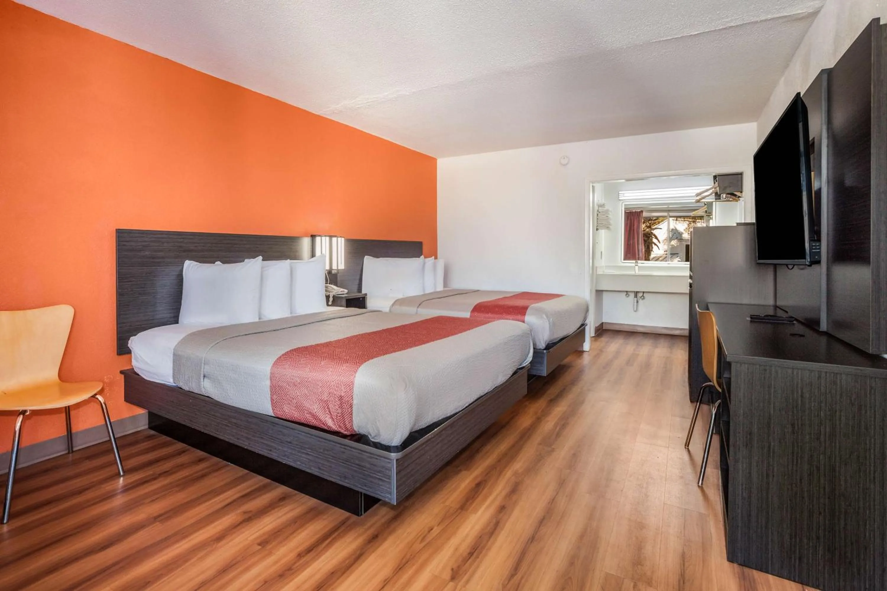 Photo of the whole room, Bed in Motel 6-Florence, SC