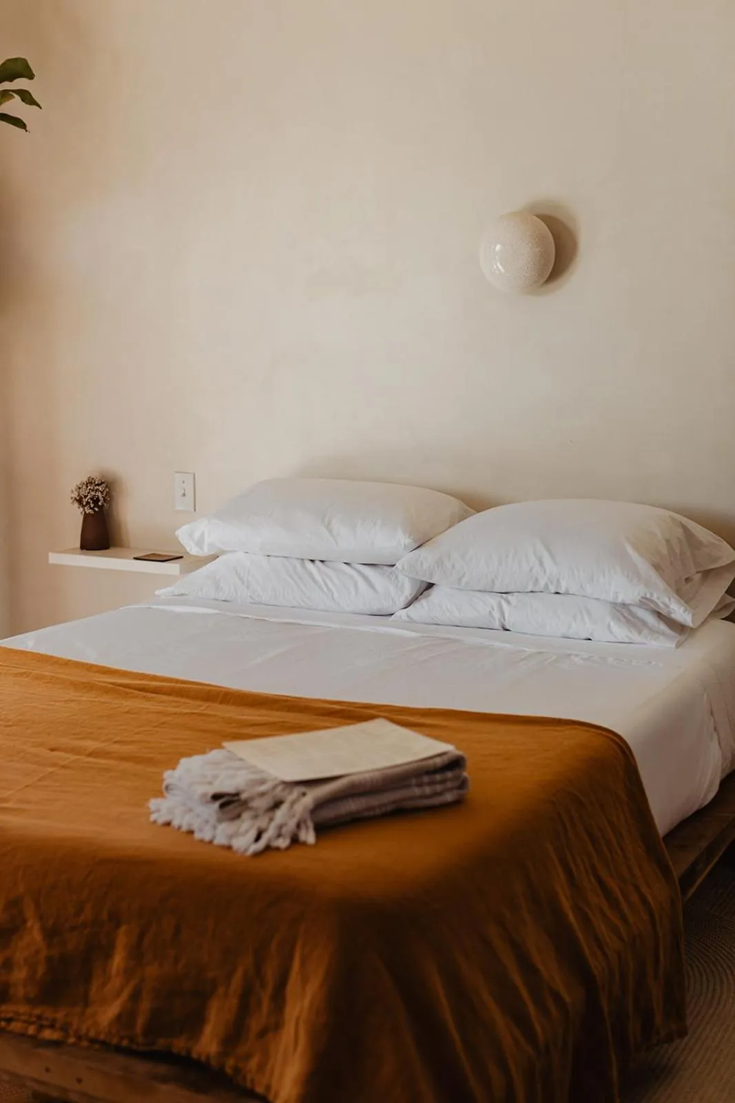 Bed in Miracle Manor Boutique Hotel & Spa