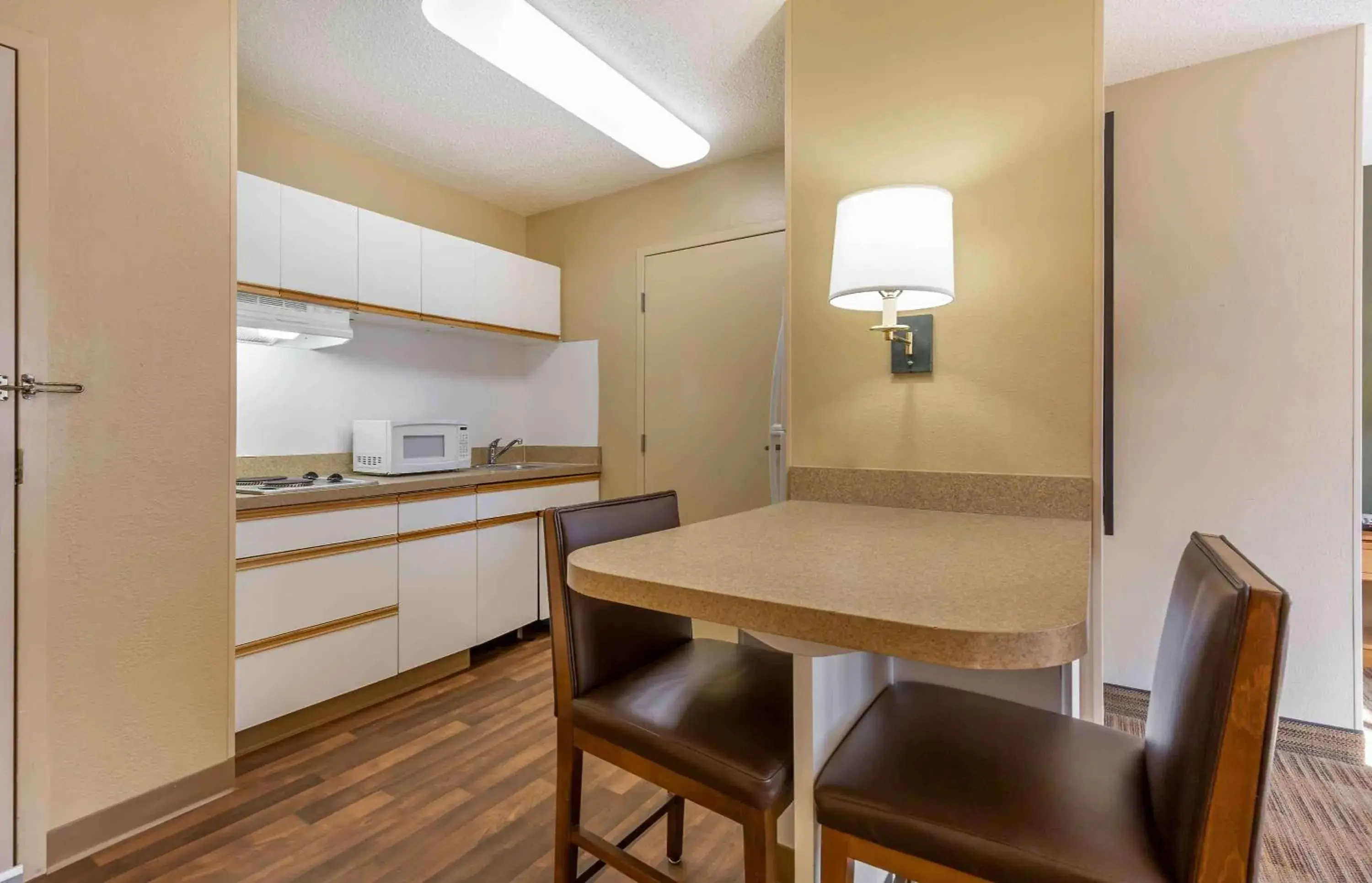 Queen studio with 1 Queen Bed - Disability Access/Non-Smoking in Extended Stay America Suites - Washington, DC - Rockville Queen studio with 1 Queen Bed - Disability Access/Non-Smoking in Extended Stay America Suites - Washington, DC - Rockville