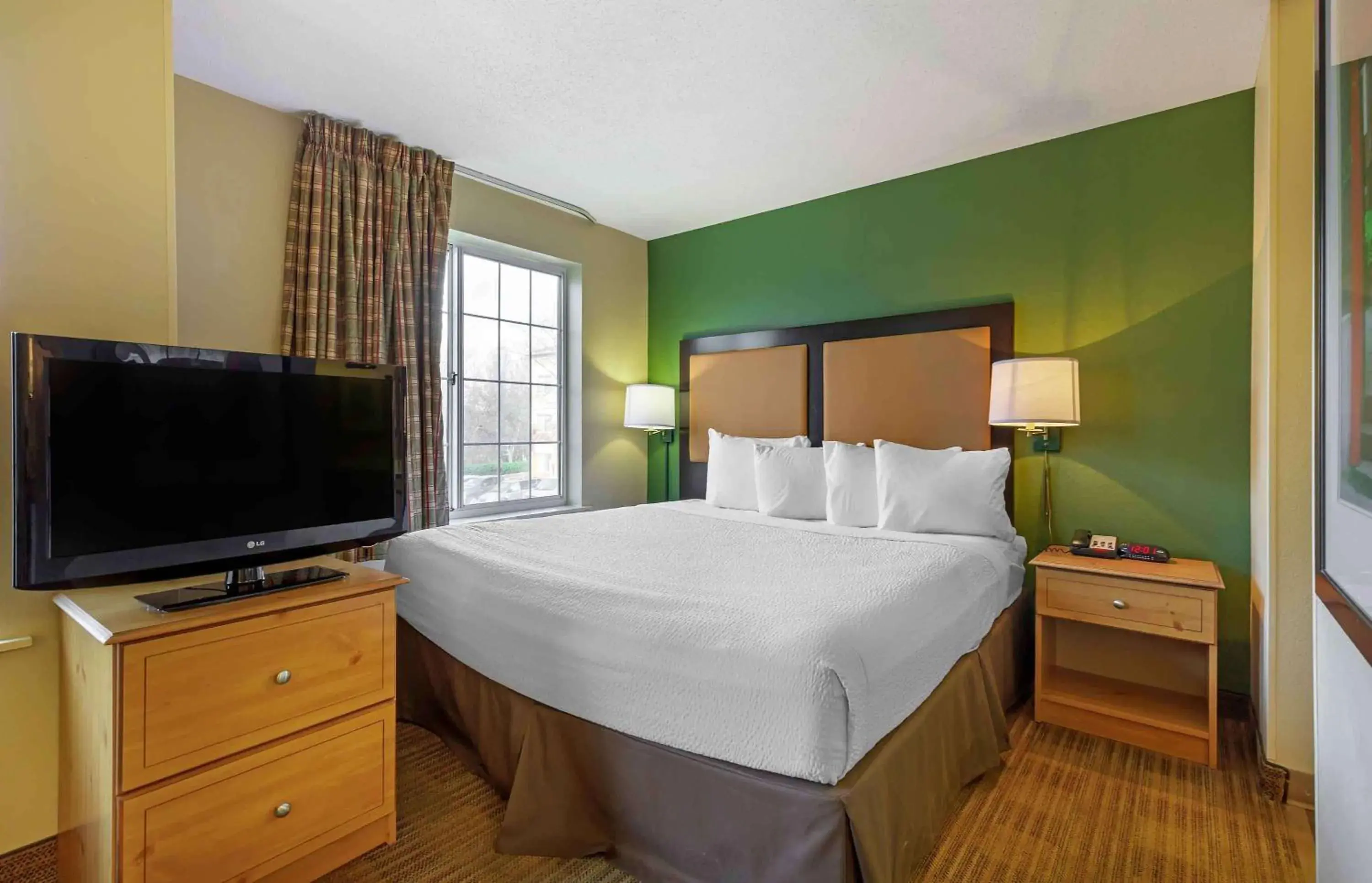 Deluxe Studio with 1 King Bed - Non-Smoking in Extended Stay America Suites - Washington, DC - Rockville Deluxe Studio with 1 King Bed - Non-Smoking in Extended Stay America Suites - Washington, DC - Rockville