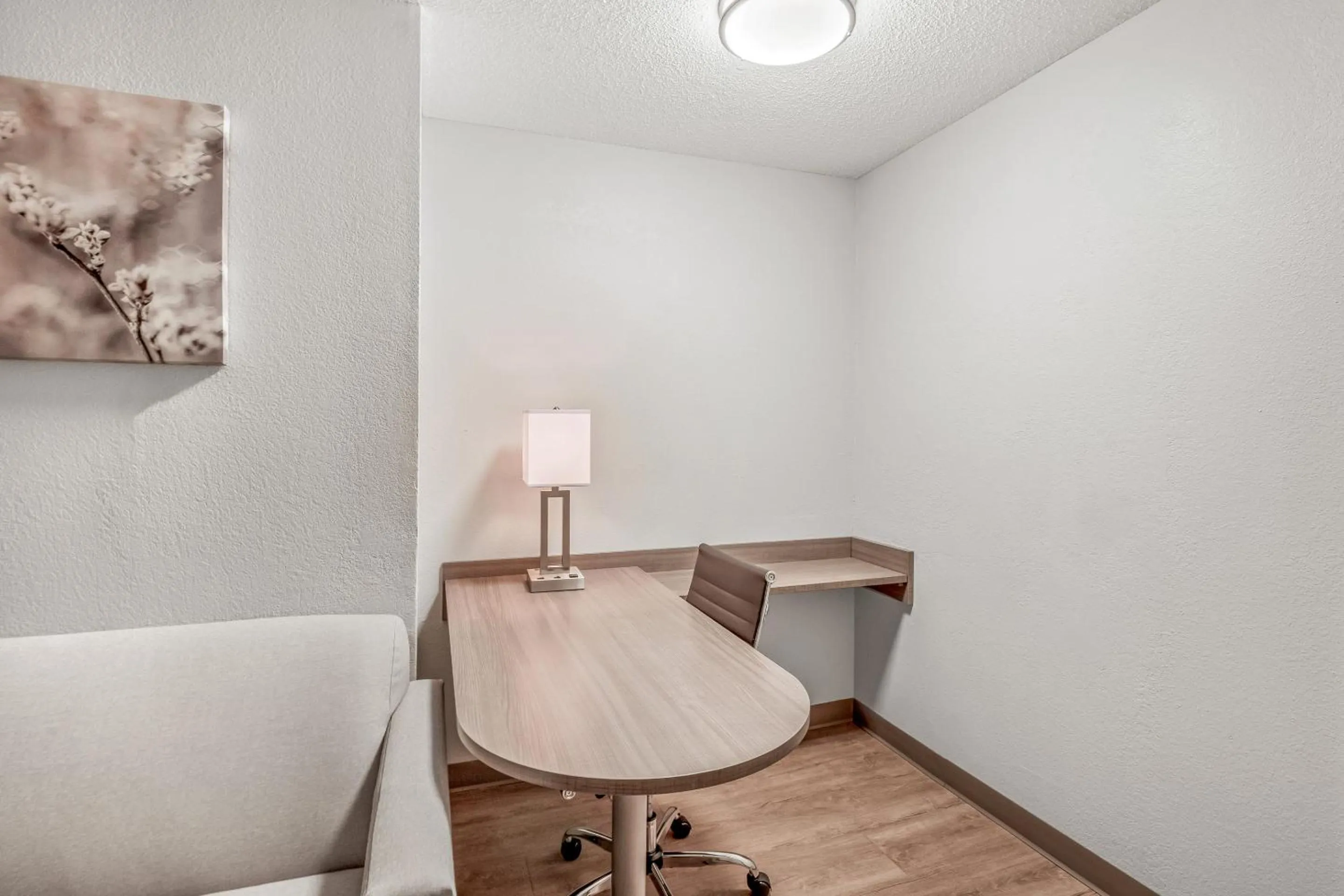 Photo of the whole room in Red Roof Inn Southfield