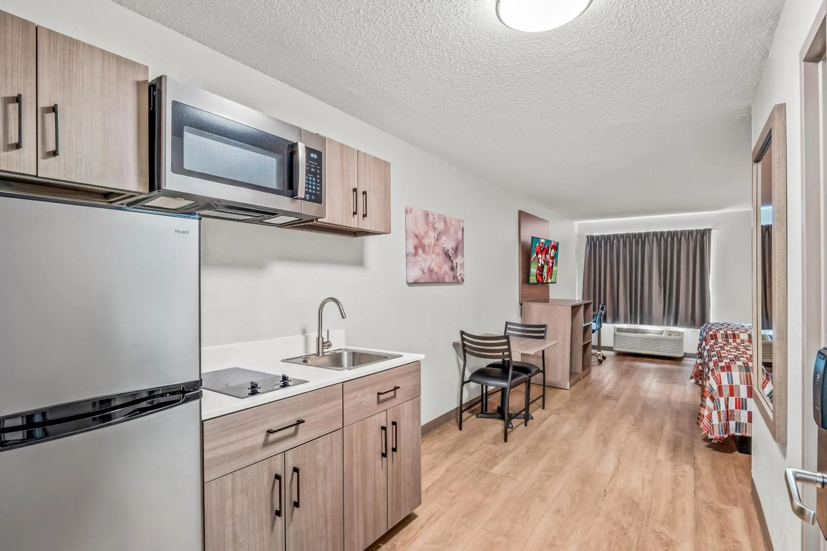 Kitchen or kitchenette, Bed in Red Roof Inn Southfield Kitchen or kitchenette, Bed in Red Roof Inn Southfield