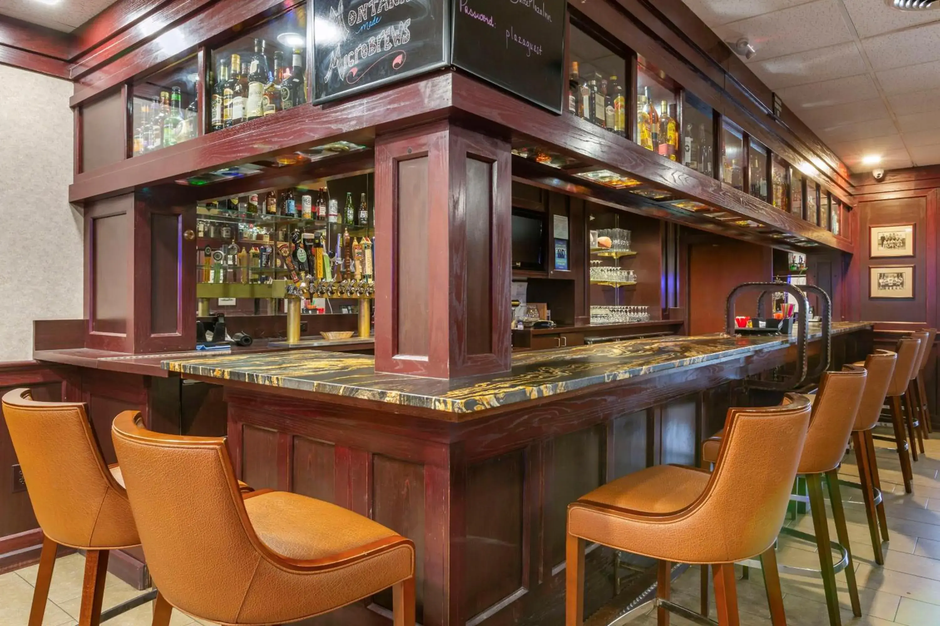 Lounge or bar in Best Western Plus Butte Plaza Inn Lounge or bar in Best Western Plus Butte Plaza Inn