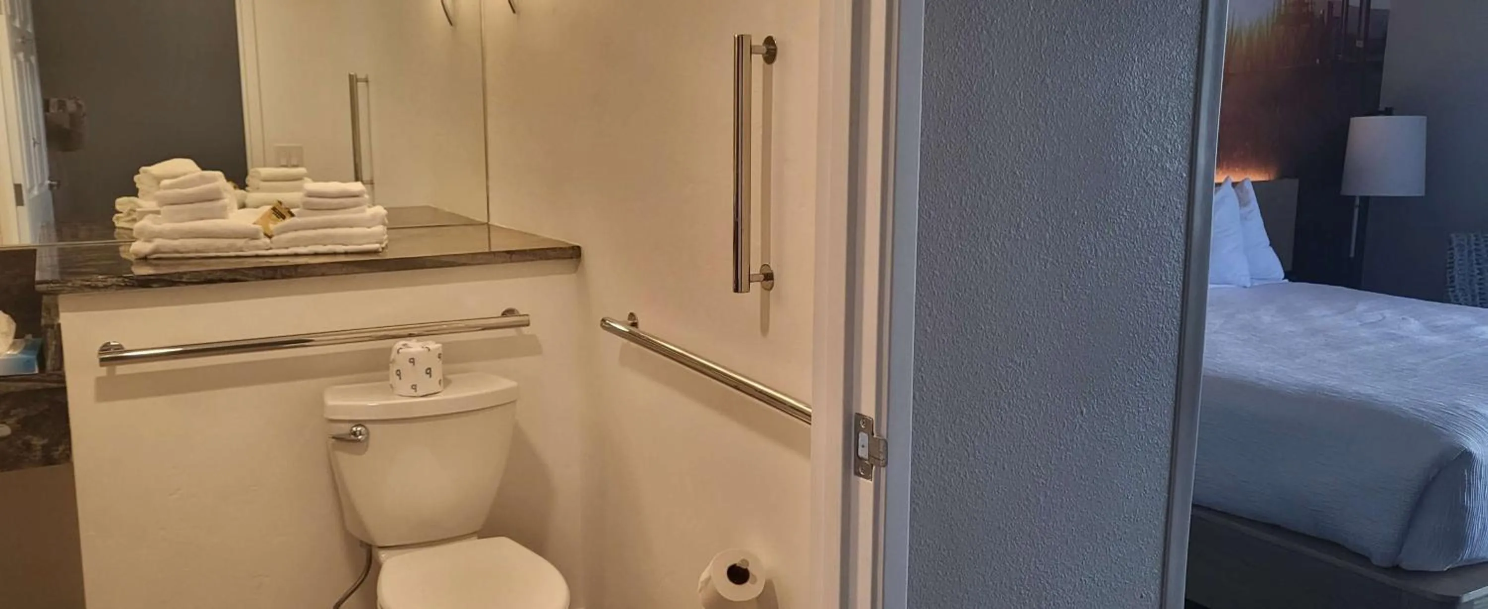 Bathroom, Bed in Best Western Plus Butte Plaza Inn