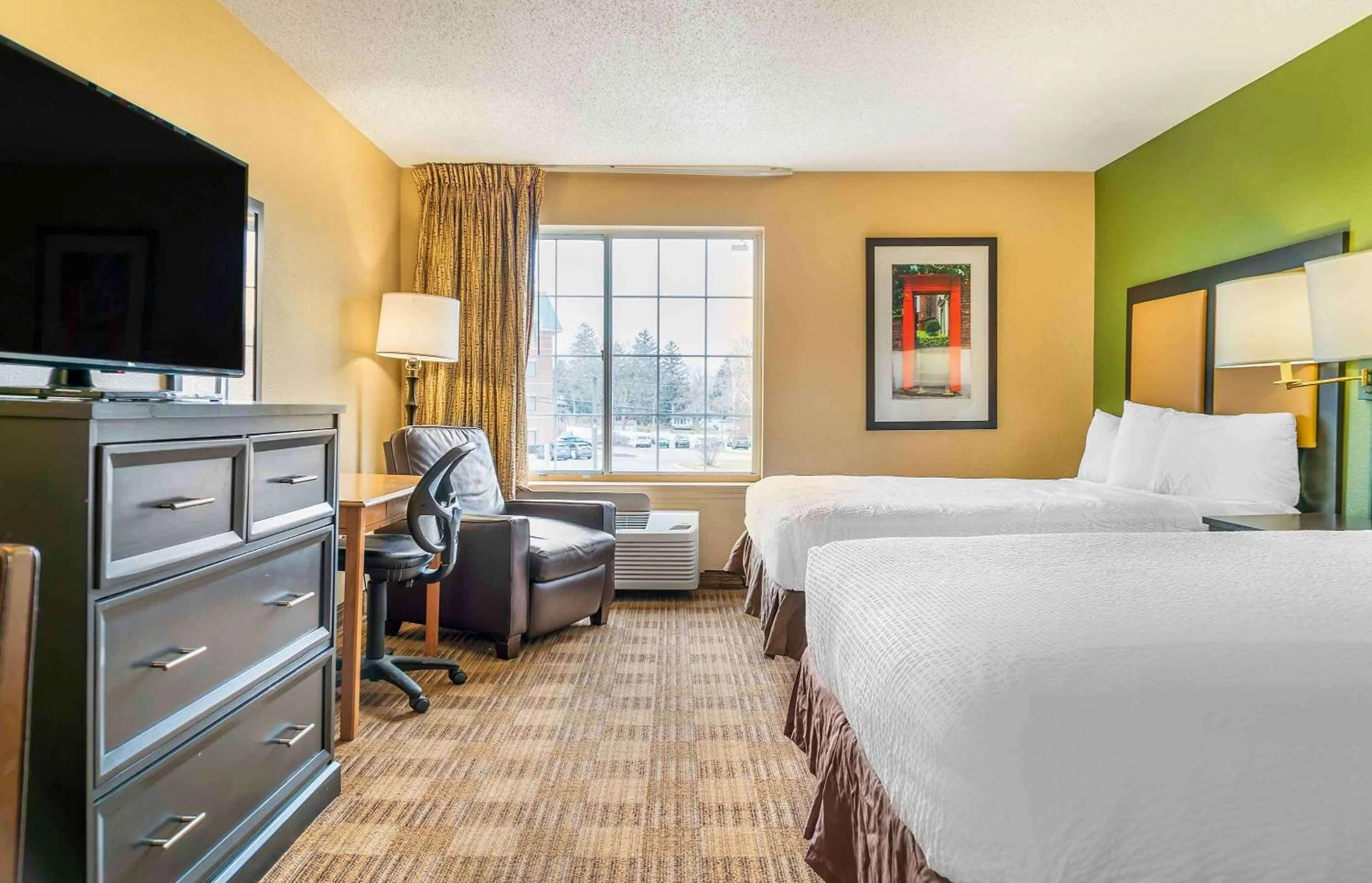 Bedroom, Bed in Auburn Hills Extended Stay Inn