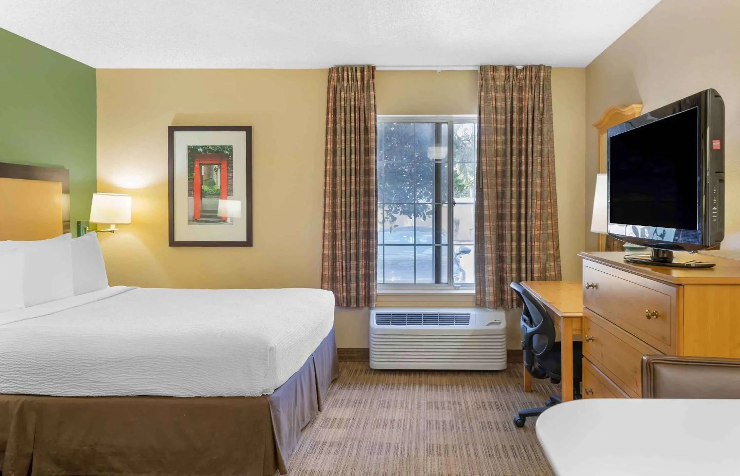 Bedroom, Bed in Auburn Hills Extended Stay Inn Bedroom, Bed in Auburn Hills Extended Stay Inn