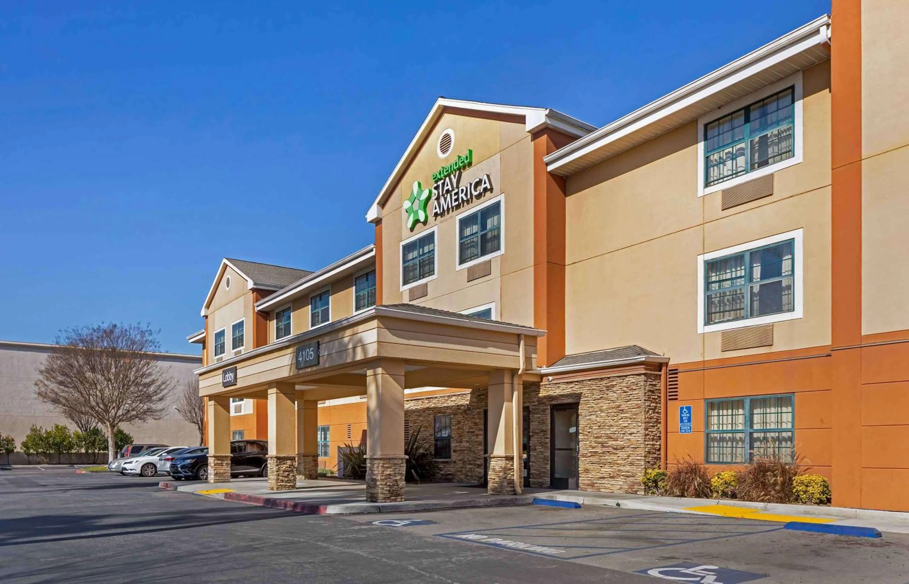 Property building in Extended Stay America Suites - Los Angeles - Long Beach Airport