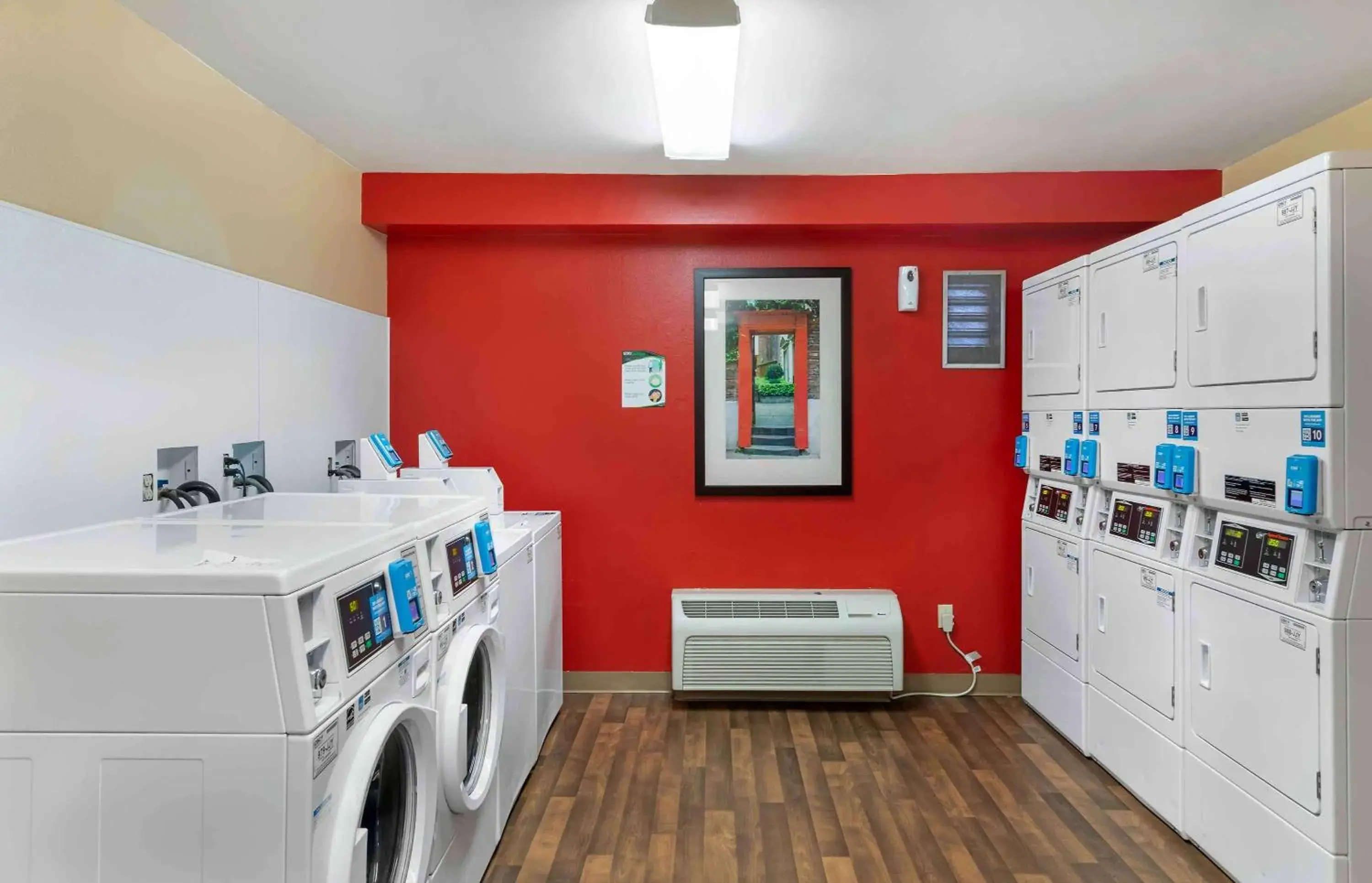 Property building in Extended Stay America Suites - Los Angeles - Long Beach Airport Property building in Extended Stay America Suites - Los Angeles - Long Beach Airport