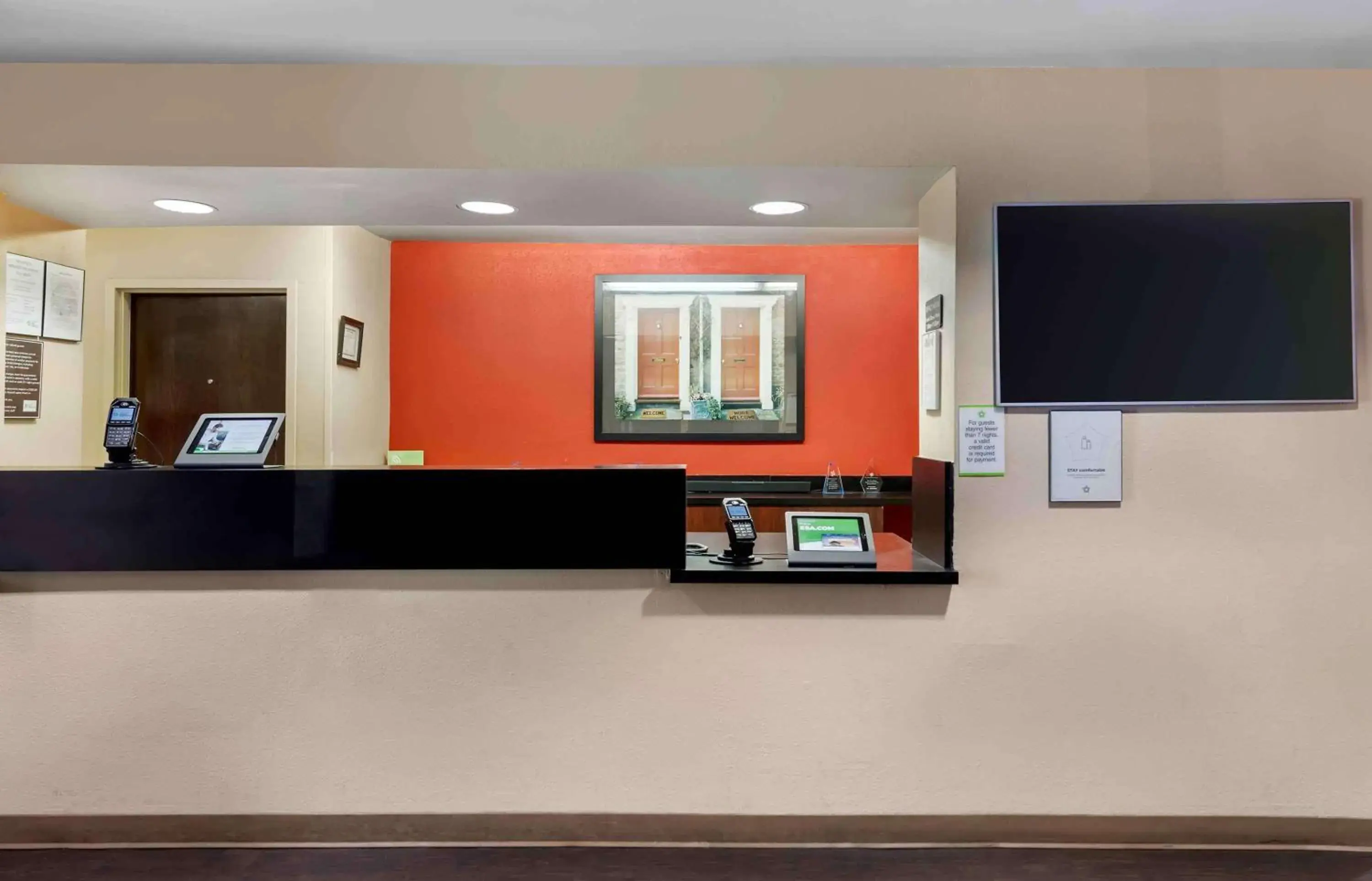 Lobby or reception in Extended Stay America Suites - Los Angeles - Long Beach Airport Lobby or reception in Extended Stay America Suites - Los Angeles - Long Beach Airport