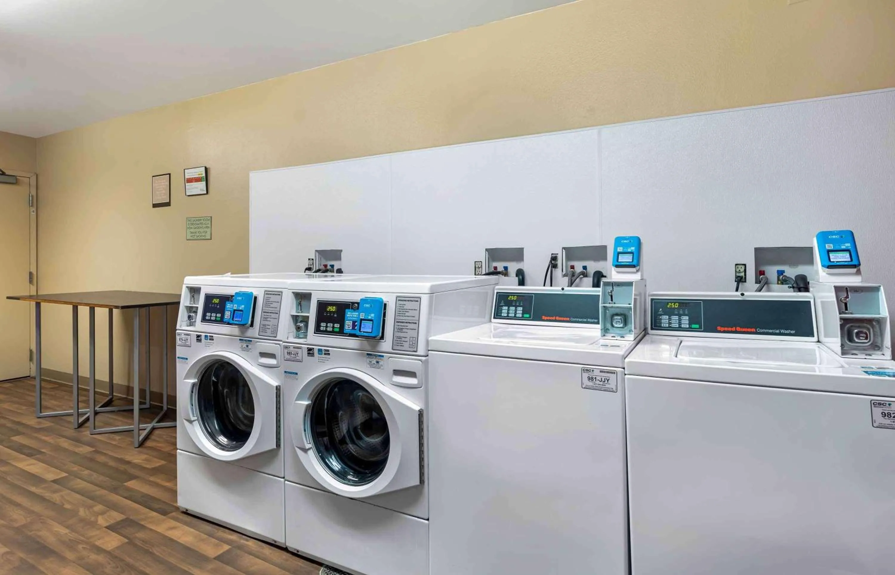 Property building in Extended Stay America Suites - Los Angeles - Long Beach Airport