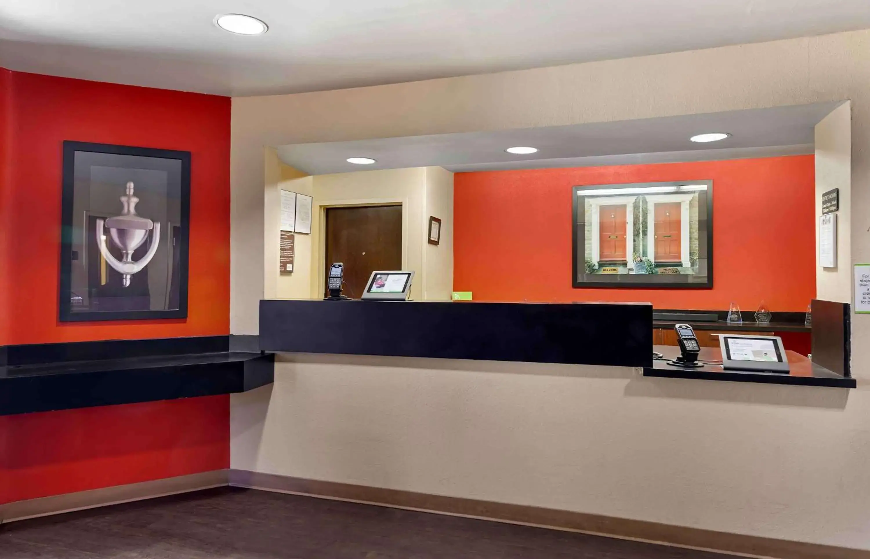 Lobby or reception in Extended Stay America Suites - Los Angeles - Long Beach Airport Lobby or reception in Extended Stay America Suites - Los Angeles - Long Beach Airport