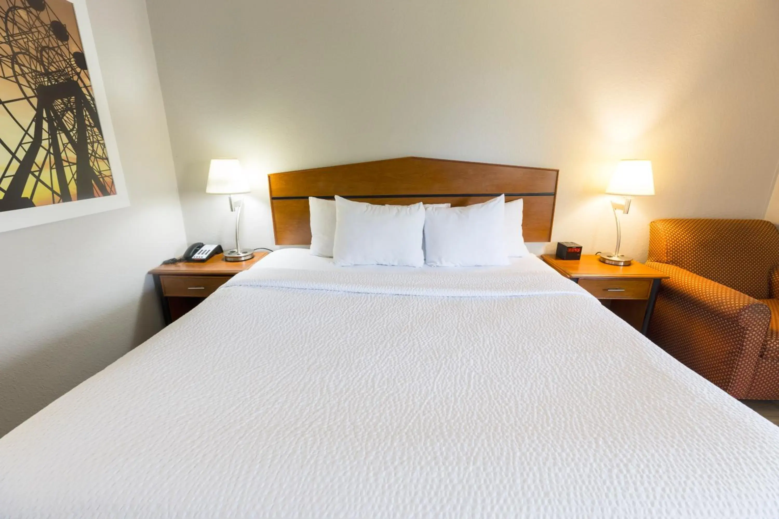 Bed in Days Inn by Wyndham Florence Cincinnati Area Bed in Days Inn by Wyndham Florence Cincinnati Area