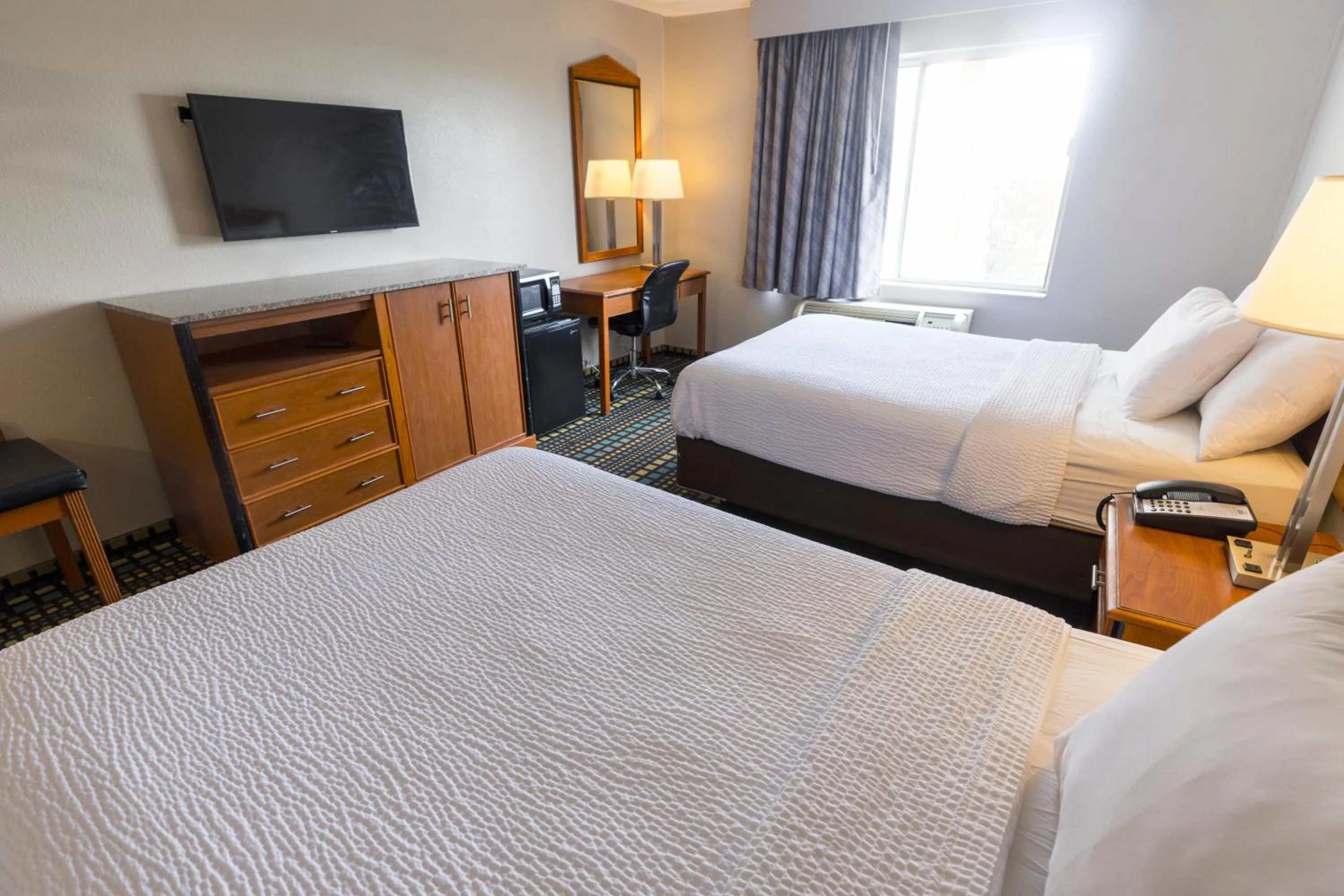 Bed in Days Inn by Wyndham Florence Cincinnati Area