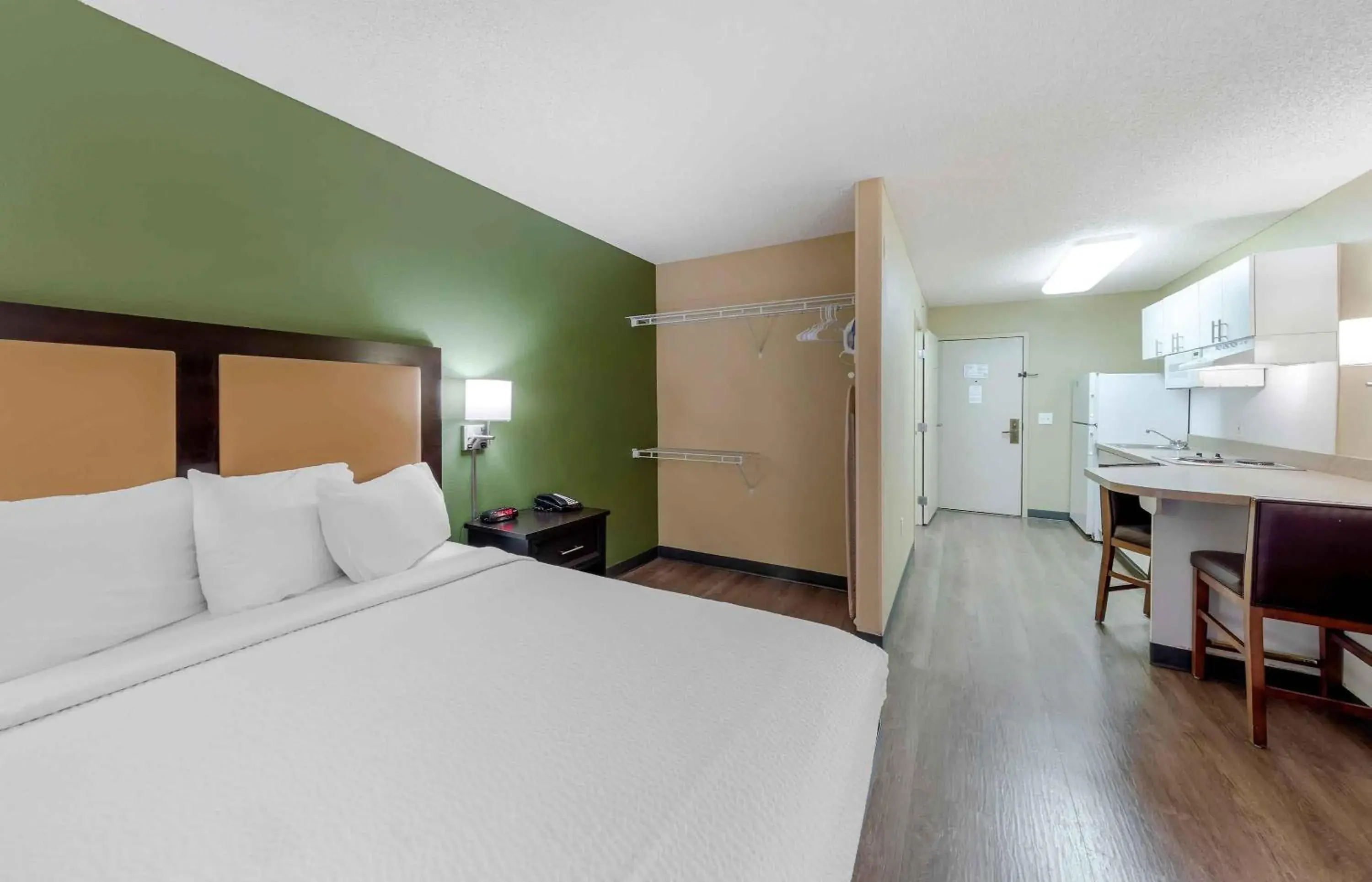 Bedroom, Bed in Extended Stay America Suites - Orange County - Cypress Bedroom, Bed in Extended Stay America Suites - Orange County - Cypress