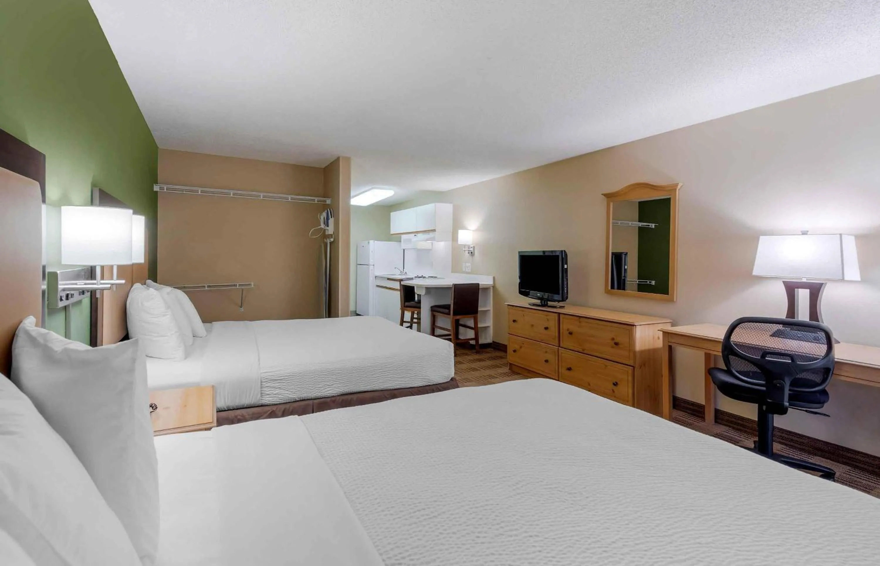 Bedroom, Bed in Extended Stay America Suites - Orange County - Cypress