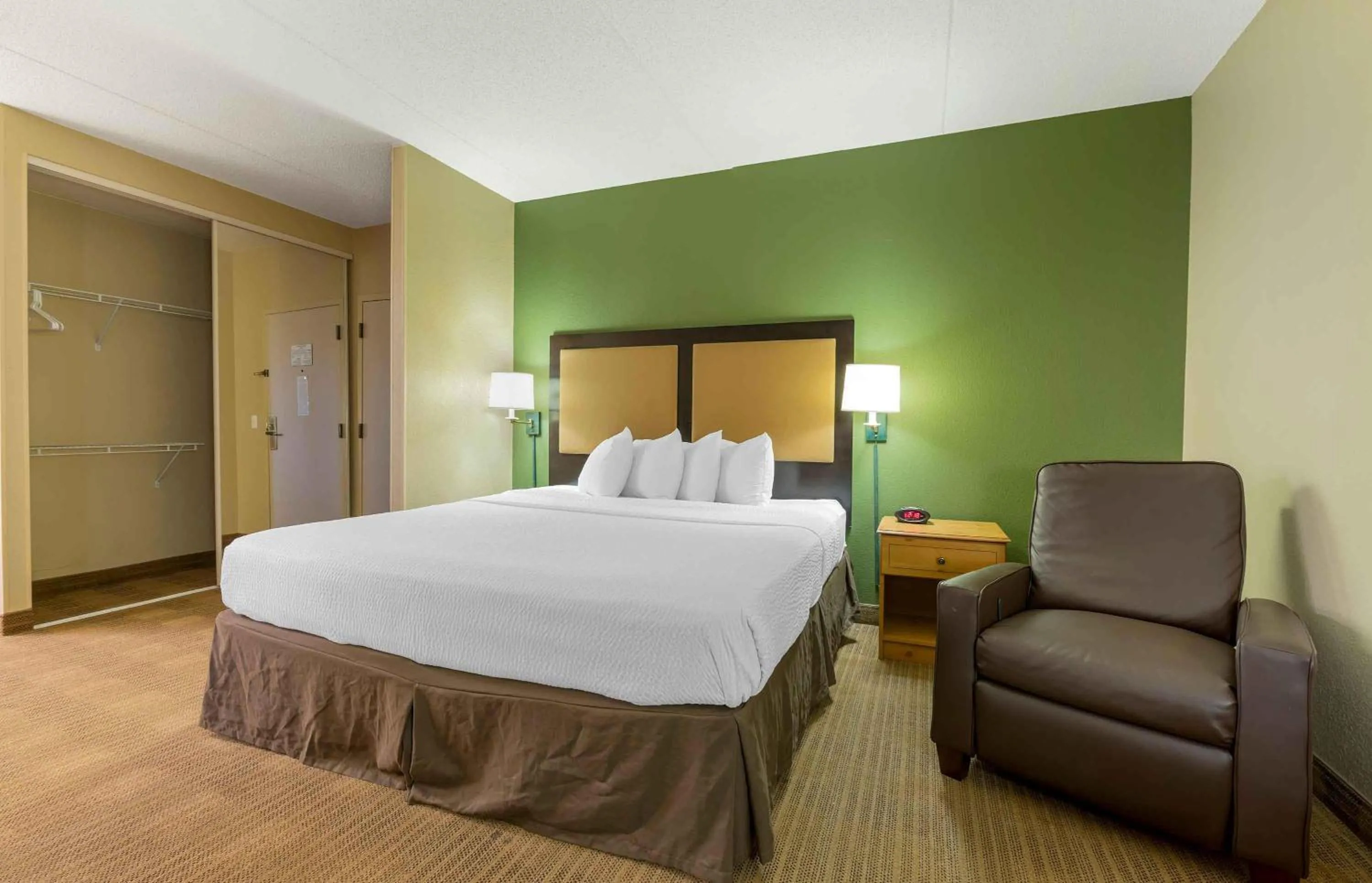 Bedroom, Bed in Extended Stay America Suites - Orange County - Cypress