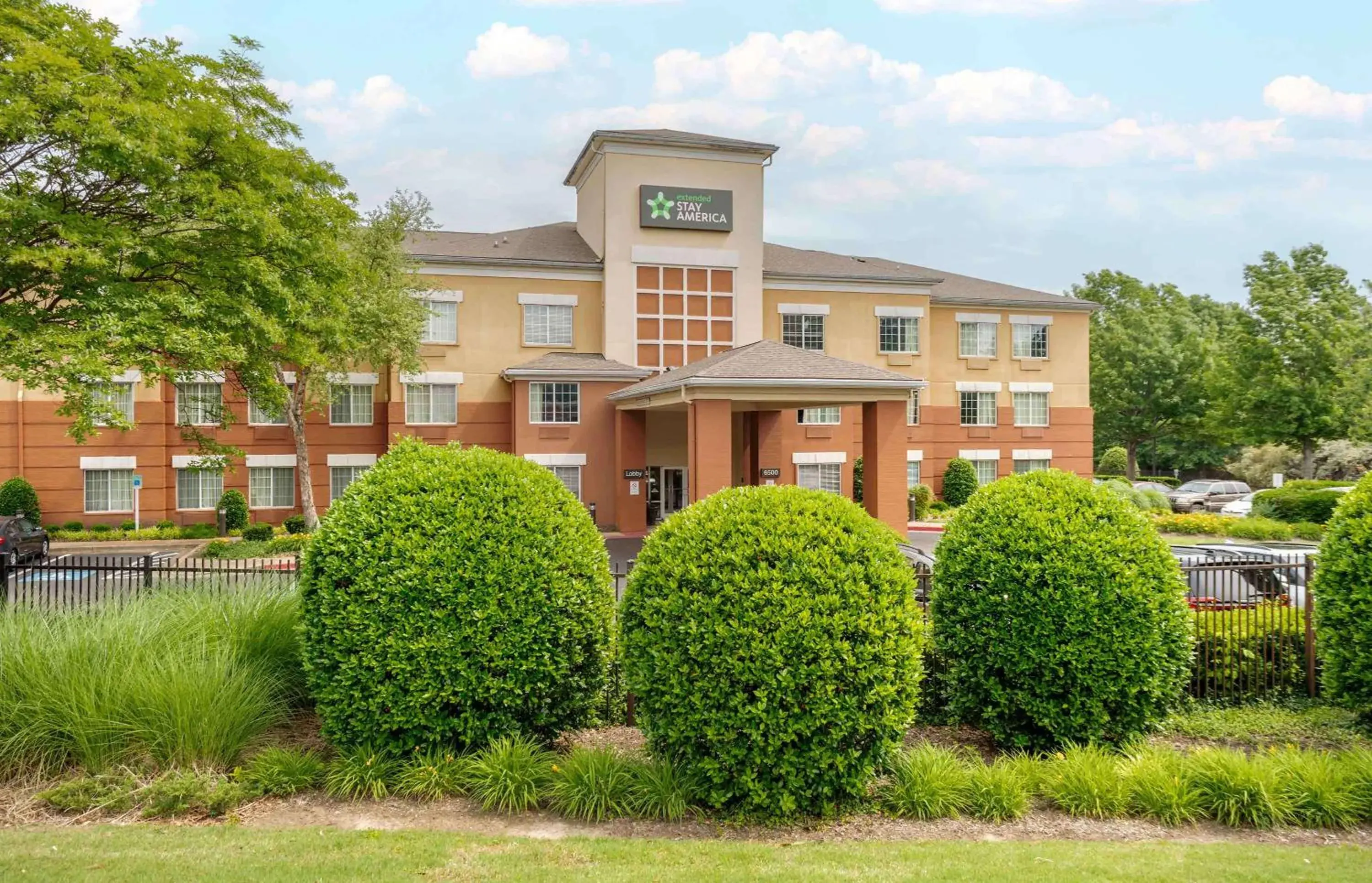 Property building in Extended Stay America Suites - Memphis - Germantown Property building in Extended Stay America Suites - Memphis - Germantown