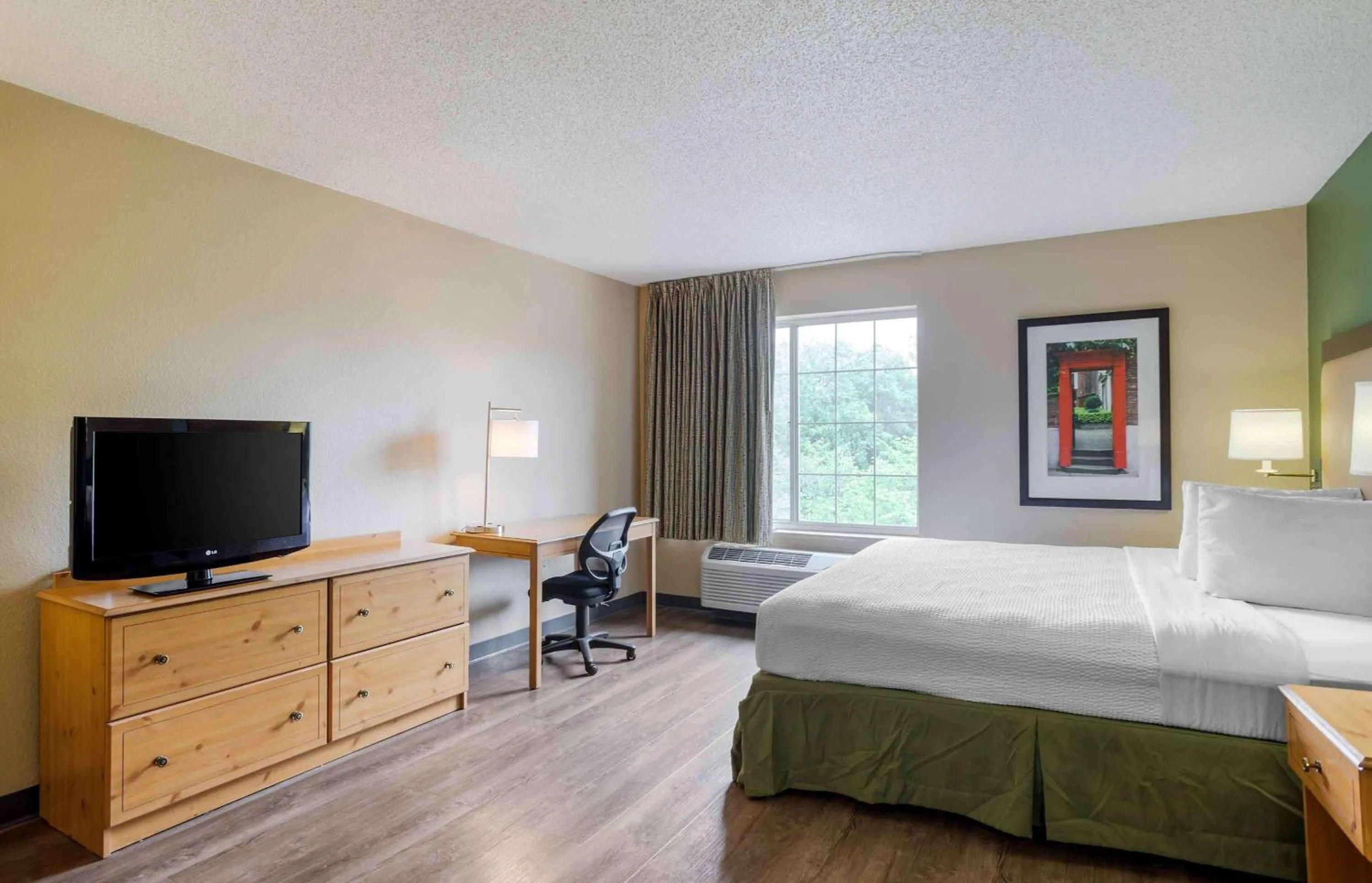 Bedroom, Bed in Extended Stay America Suites - Memphis - Germantown