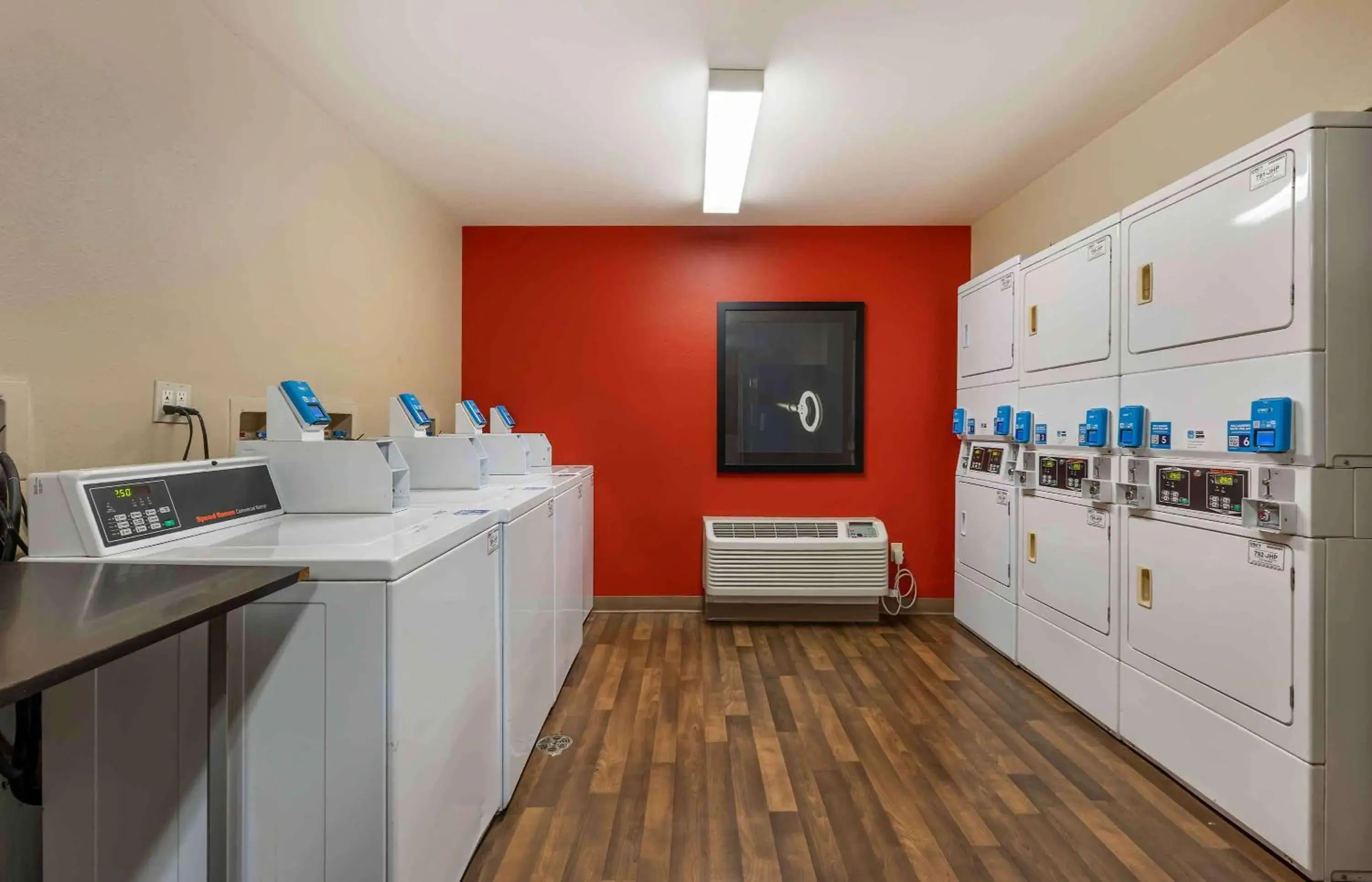 Property building in Extended Stay America Suites - Chicago - Midway Property building in Extended Stay America Suites - Chicago - Midway