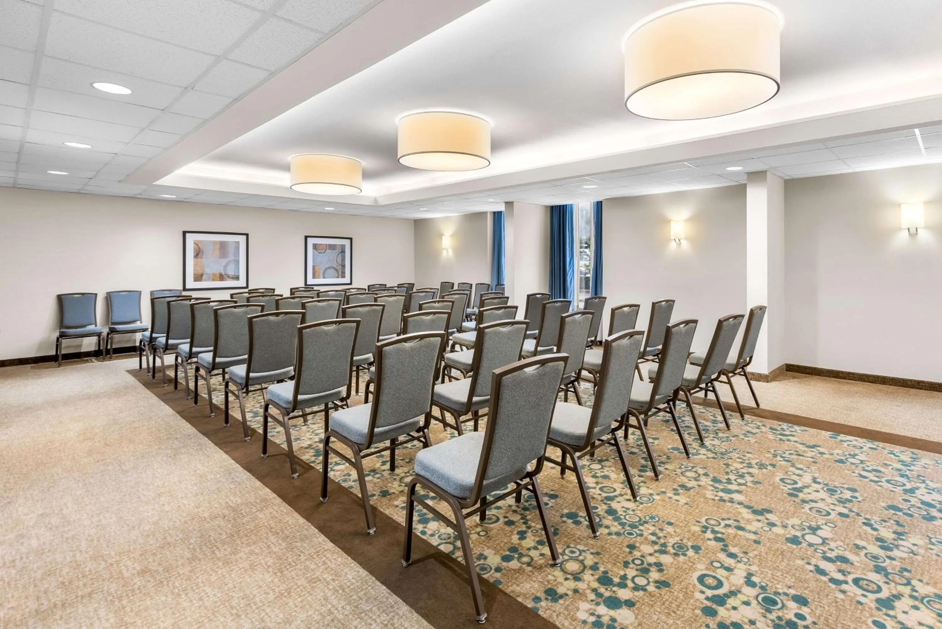 Meeting/conference room in Sonesta Essential Houston Hobby Airport