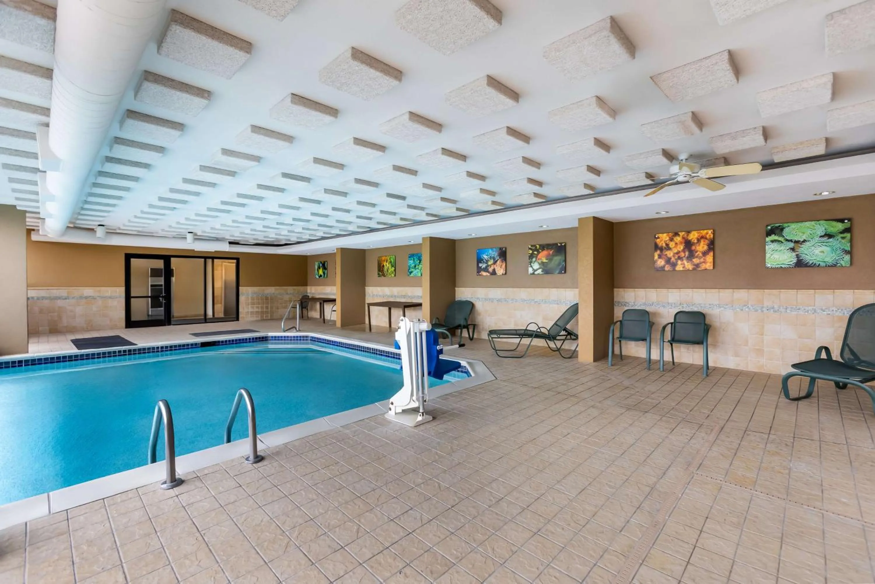 Pool view in Sonesta Essential Houston Hobby Airport