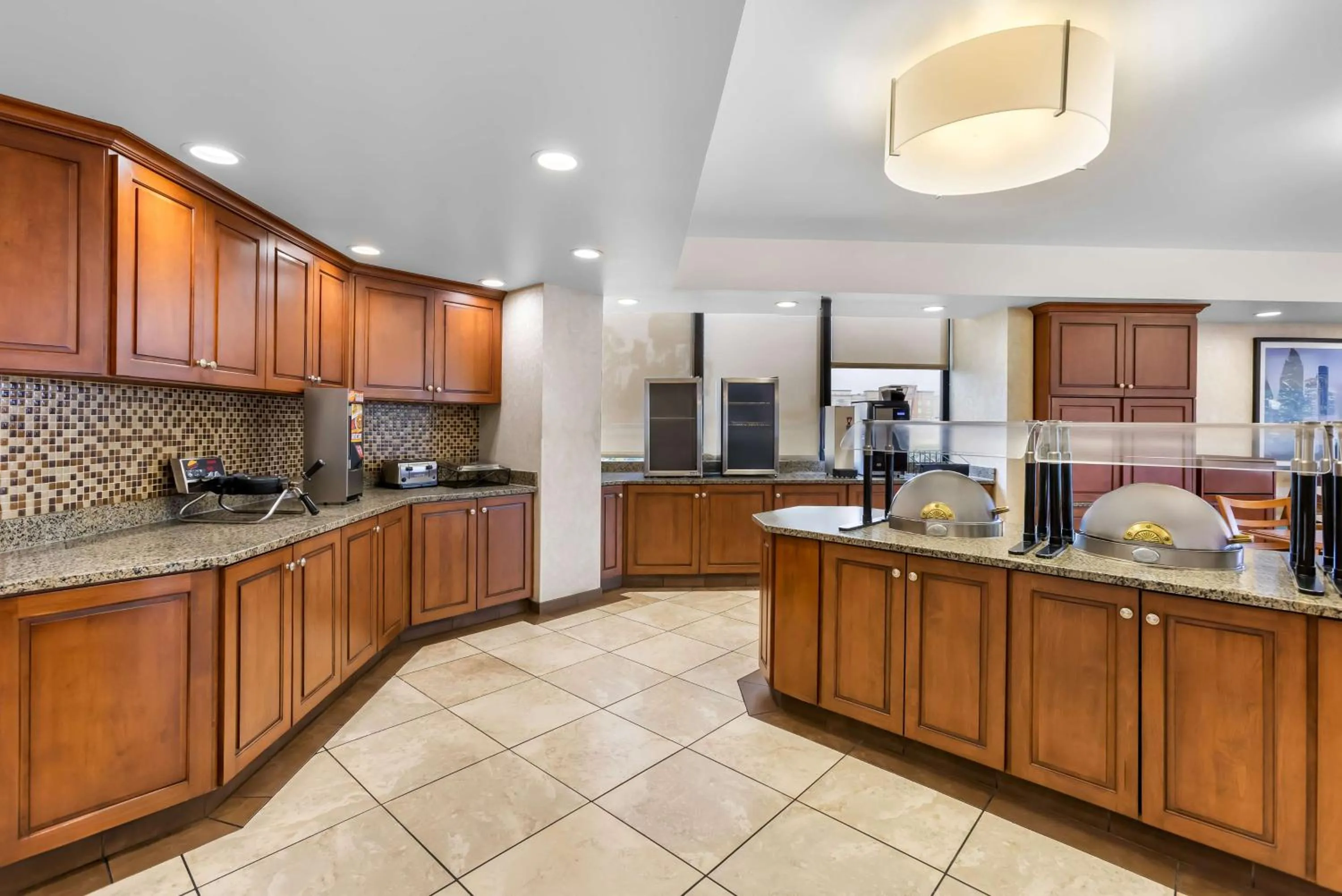 Restaurant/places to eat in Sonesta Essential Houston Hobby Airport