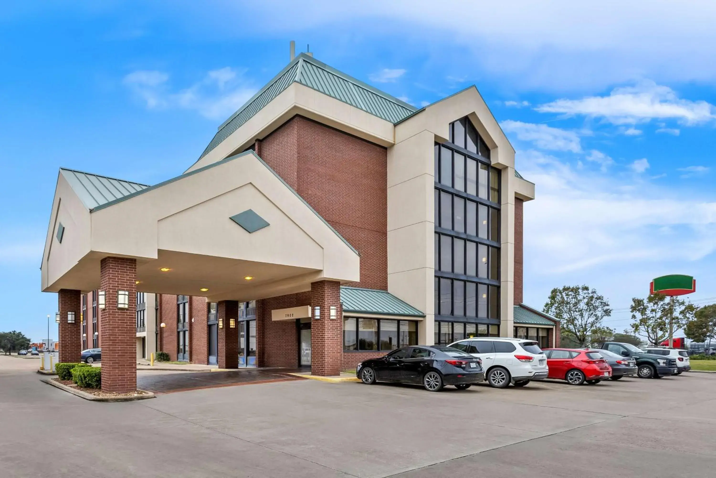 Property building in Sonesta Essential Houston Hobby Airport Property building in Sonesta Essential Houston Hobby Airport